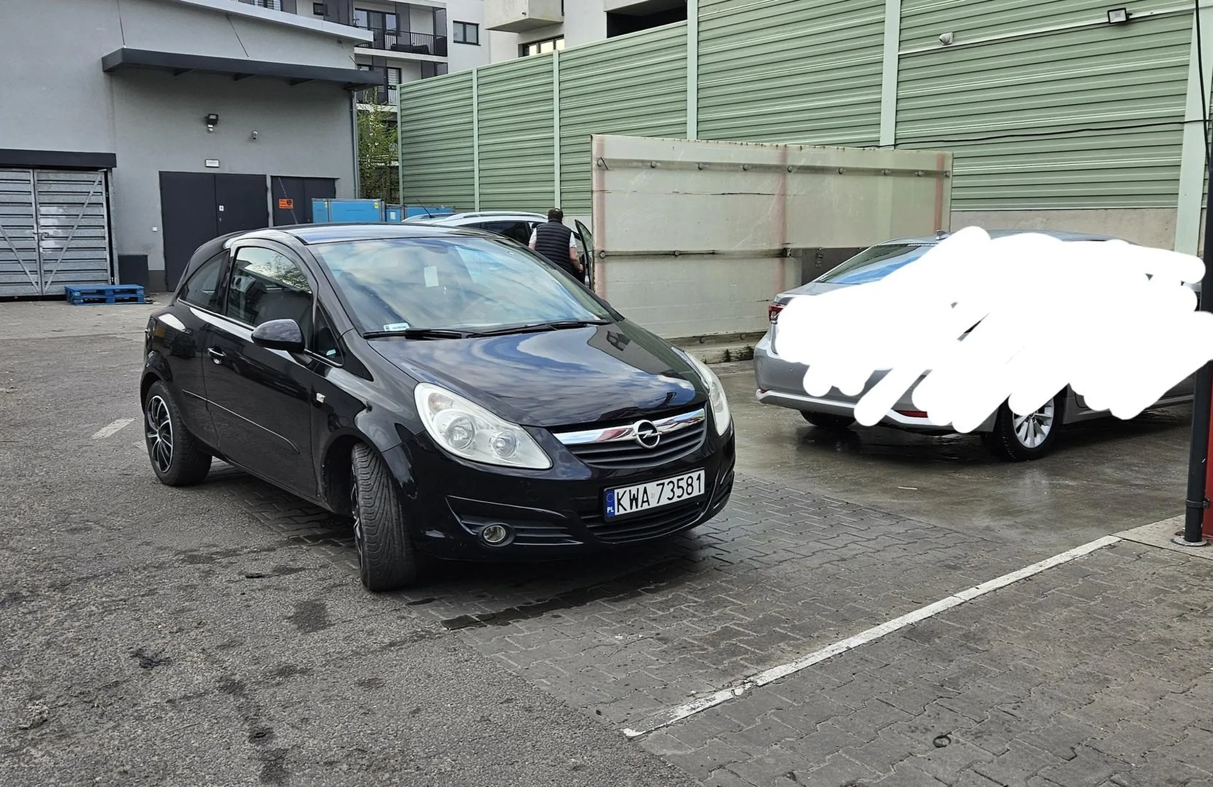 Psychodupa, próbuje sie wpieprzyć w kolejkę na myjni, a kiedy nie zostaje przepuszczona, to zastawia człowieka, awanturuje się, wyzywa i żegna środkowym palcem xD Skarbie, leki trzeba brać jak lekarz każe, bo potem odwalasz takie dziwne akcje xD