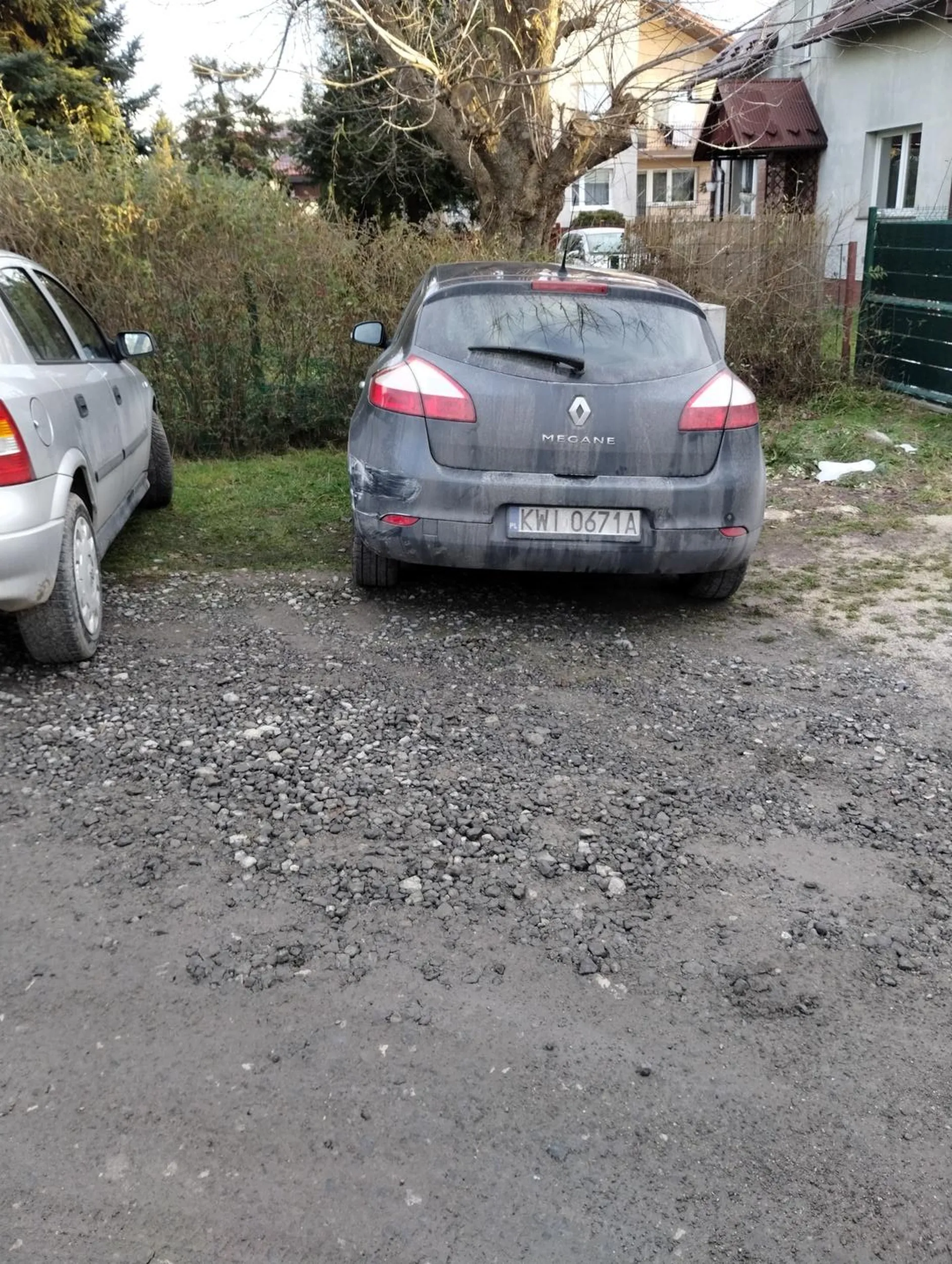 Blondynka nieskalana inteligencją. Przed świętami odmawia oświadczenia i wzywa policje żeby sprawca dostał w prezencie 1000 zł mandatu pod choinke.