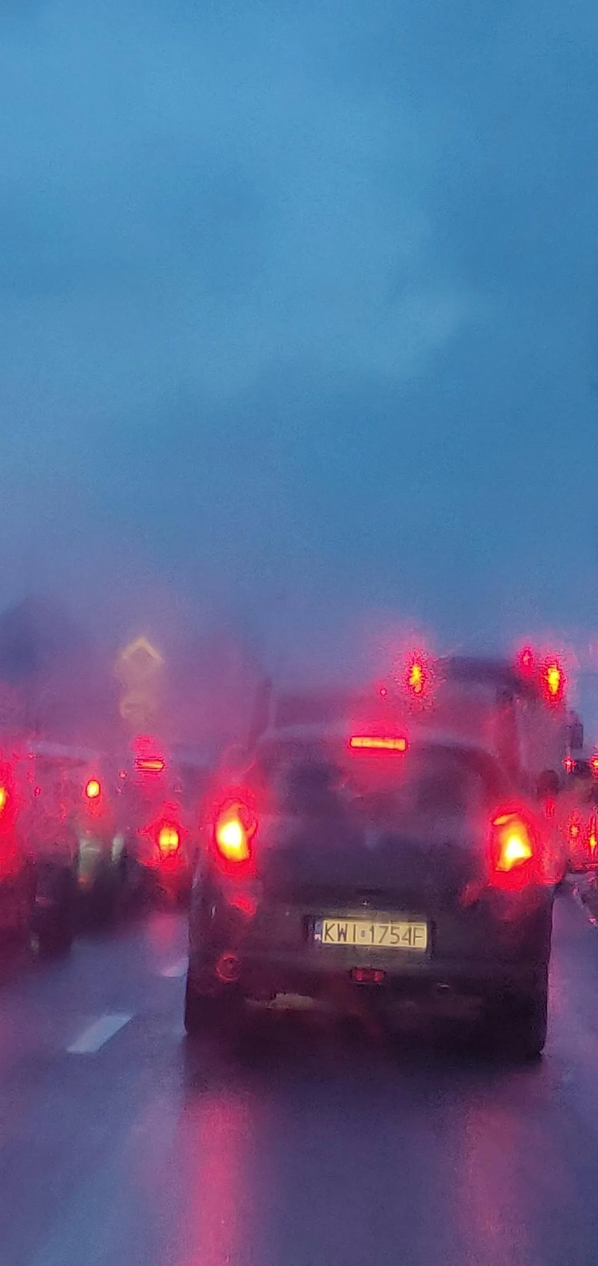 Kierowca jeździ buspasem bezprawnie