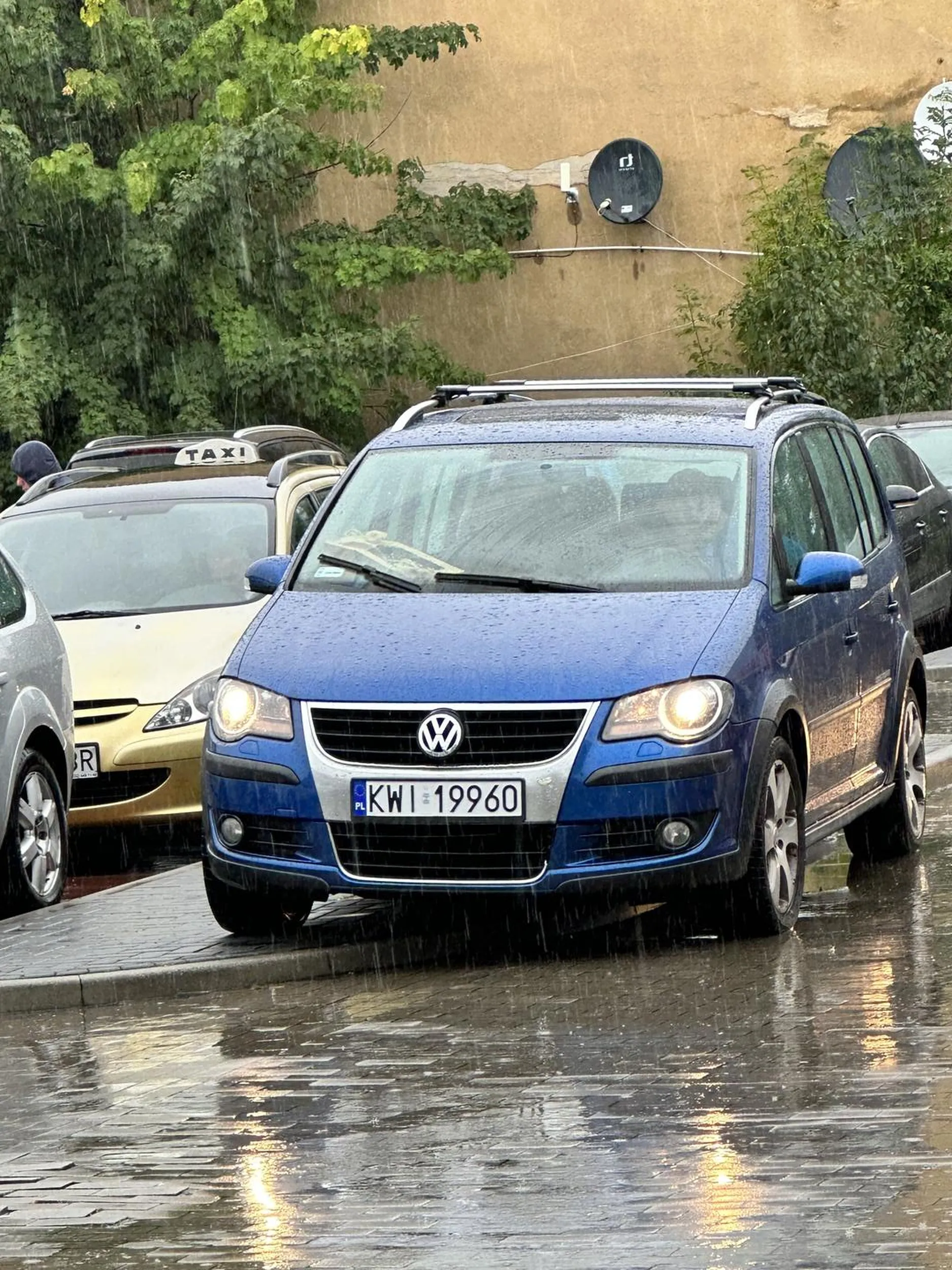 Brak słów. Na parkingu jakieś miejsce się znajdzie, tylko po co?