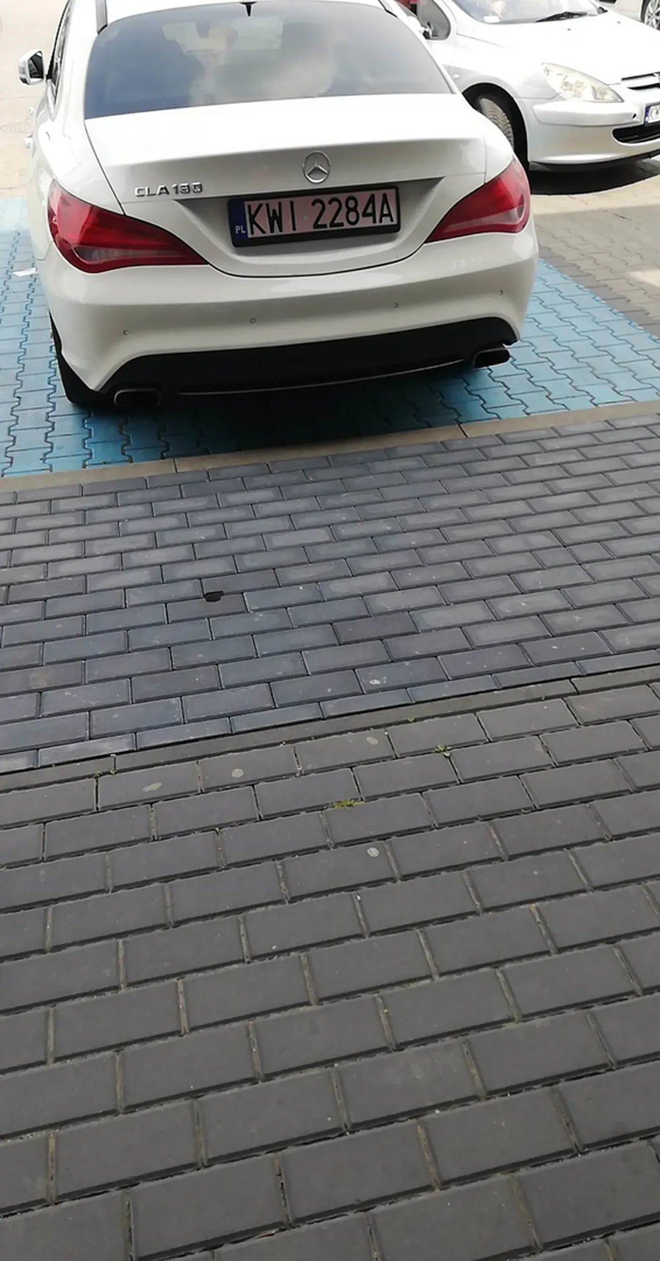 ten kierowca najprawdopodobniej jest niepełnosprawny