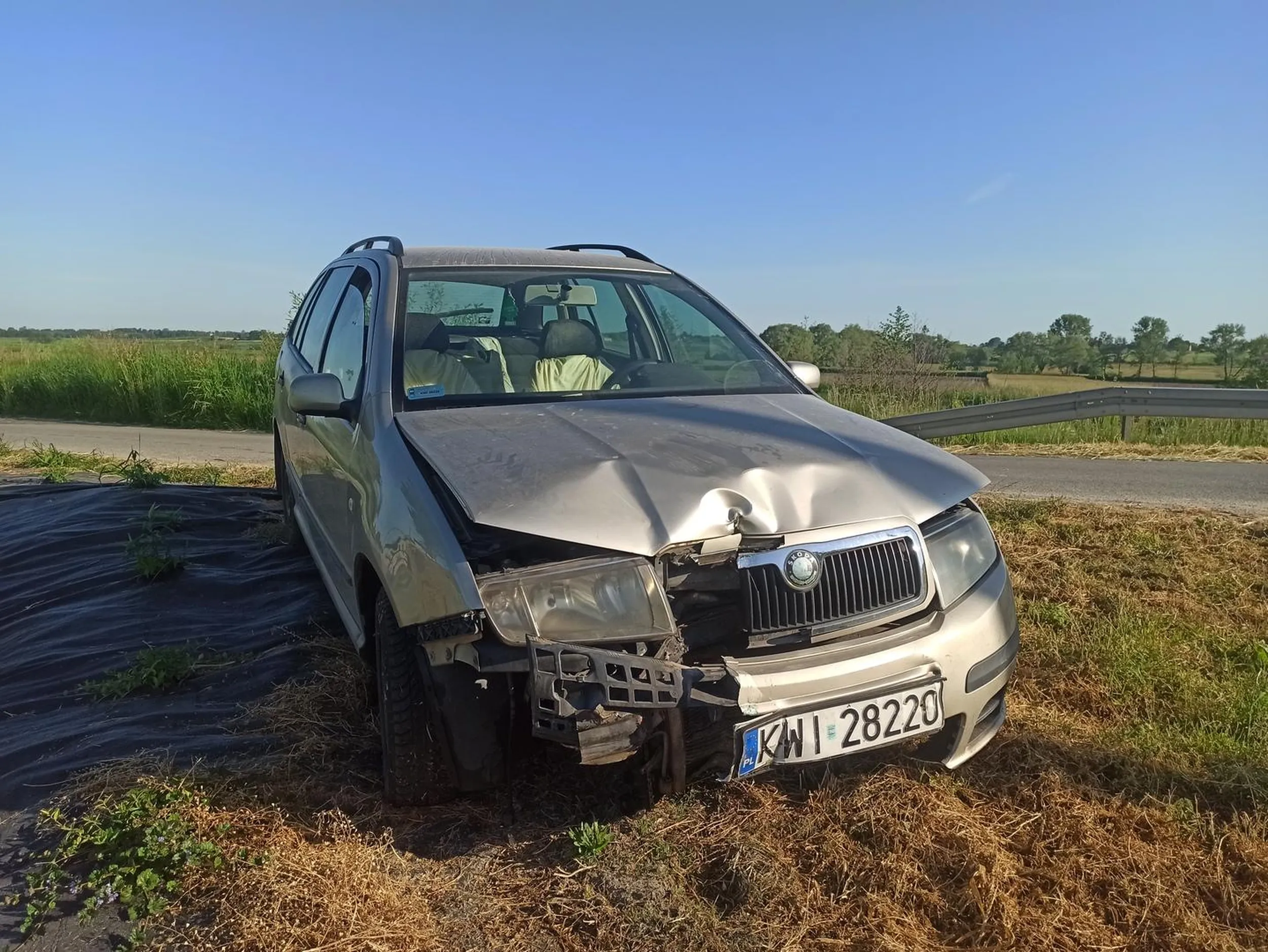 Nie pozdrawiam kierowcy który wjebal mi się w brame około 1 w nocy i spierdolił xD a auto zostawił 1 kilometr dalej