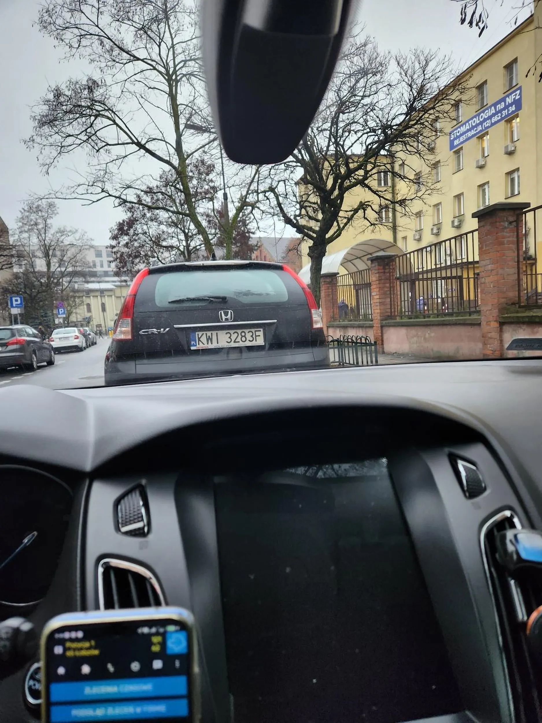 Blokuje postój TAXI... poproszony o odjechanie zachowuje się wulgarnie