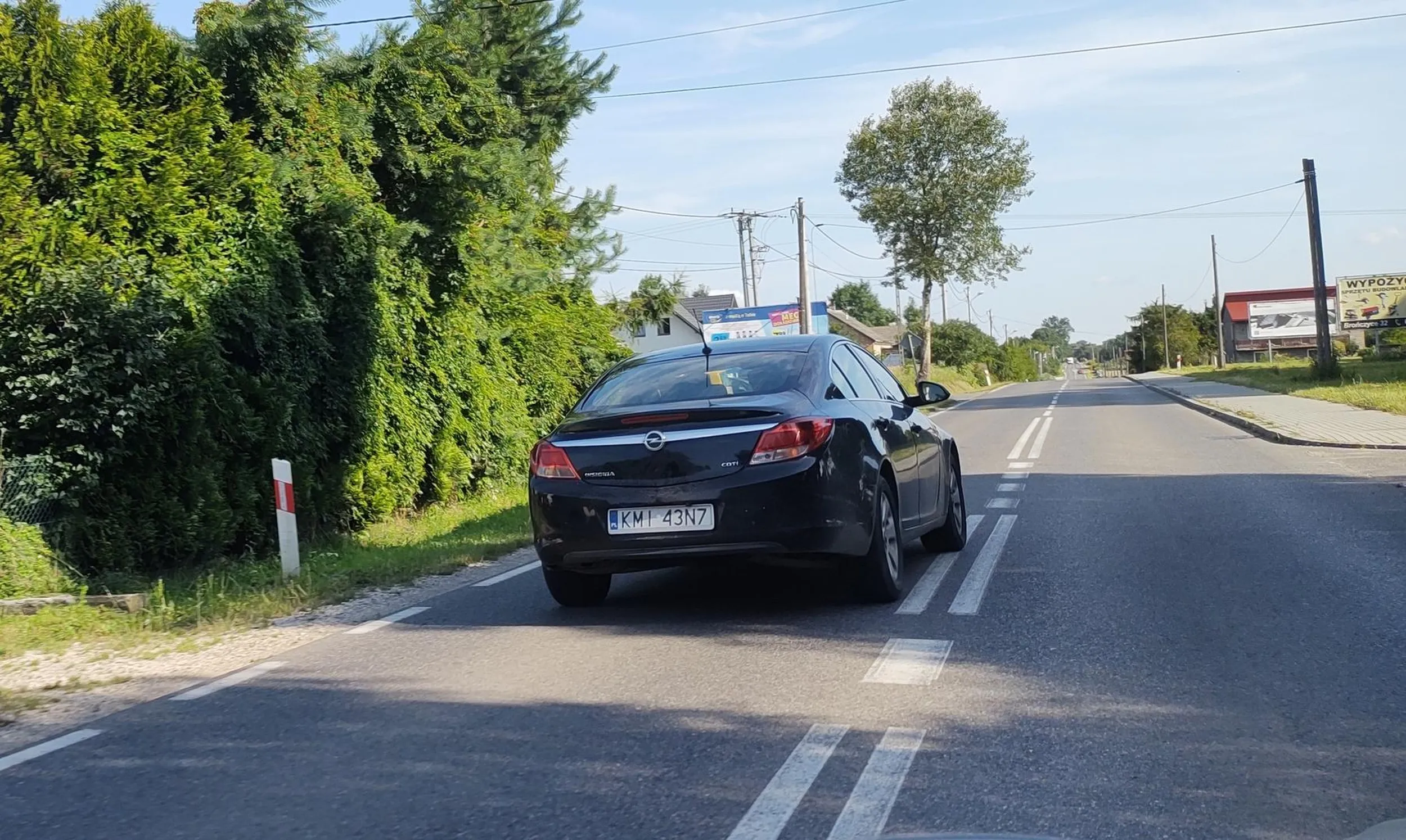 Za nic ma ograniczenia prędkości w terenie zabudowanym  wymija na podwójnej ciągłej na skrzyżowaniu To wariat