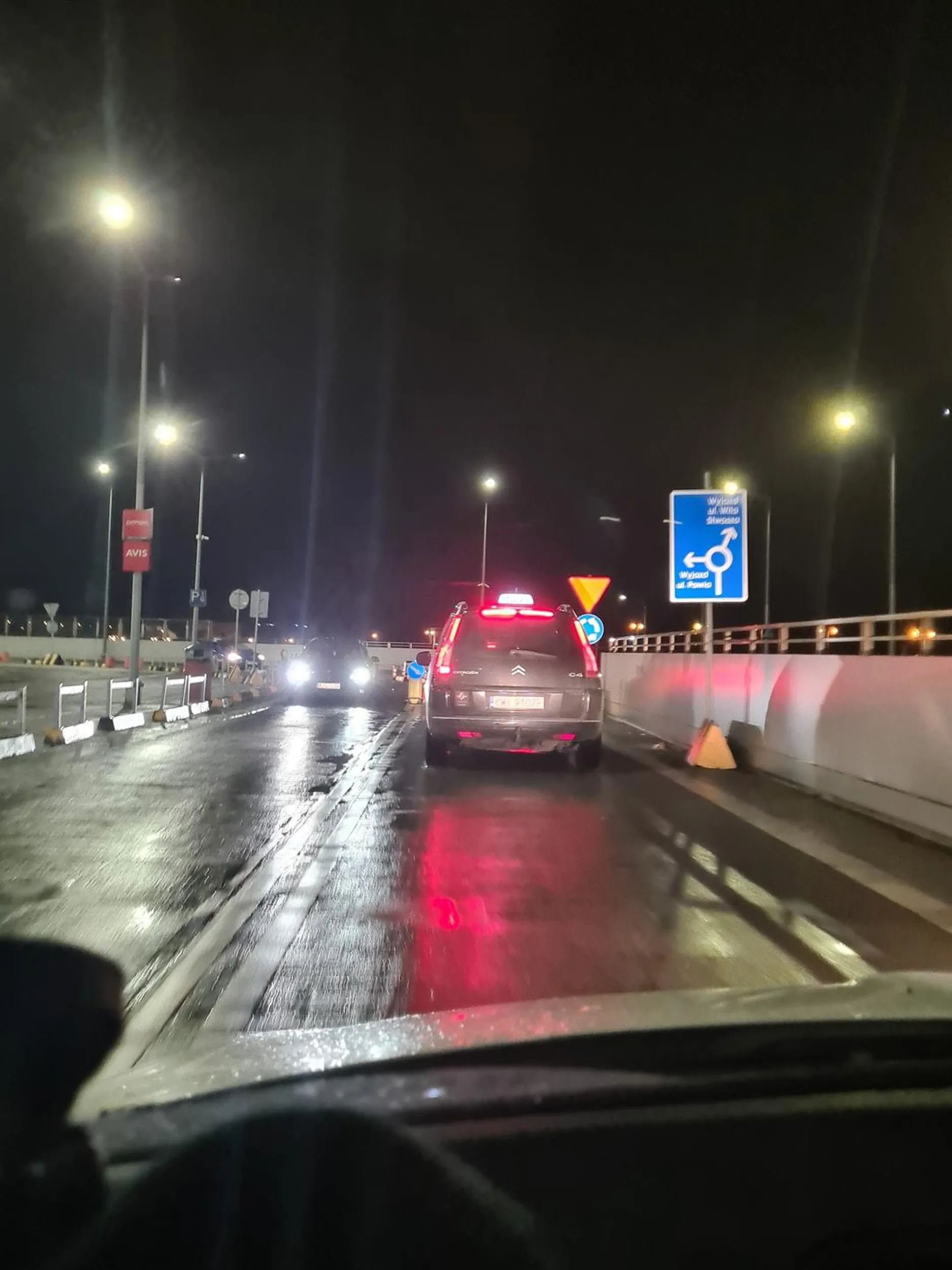 Kierowca wymusza pierwszeństwo