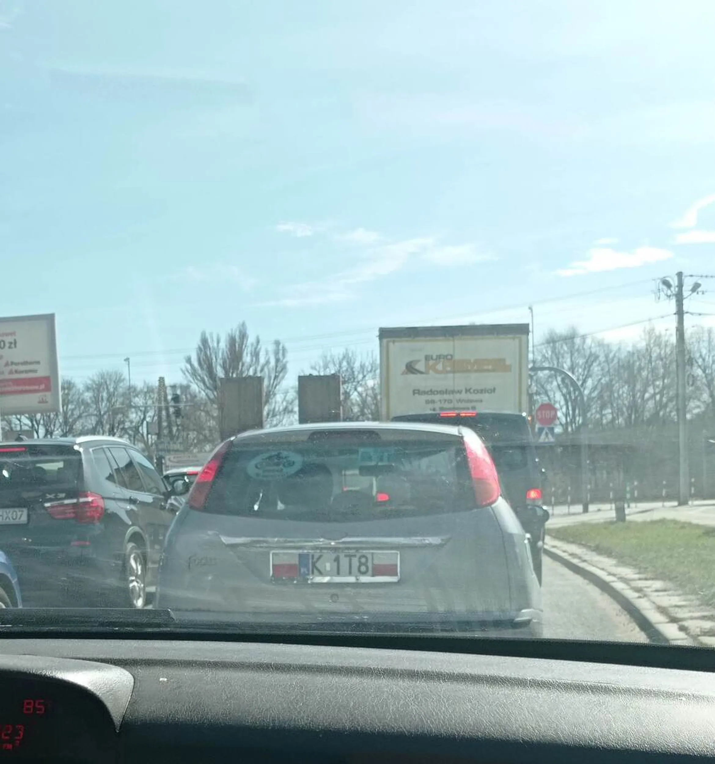 po co ci krótka blacha na normalnym aucie? i to jeszcze tak ładnie spasowana XD