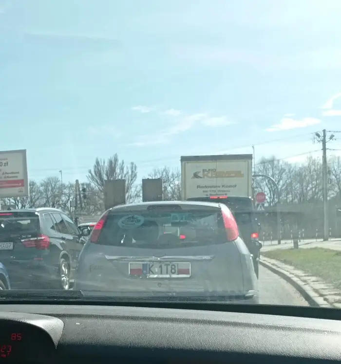 po co ci krótka blacha na normalnym aucie? i to jeszcze tak ładnie spasowana XD