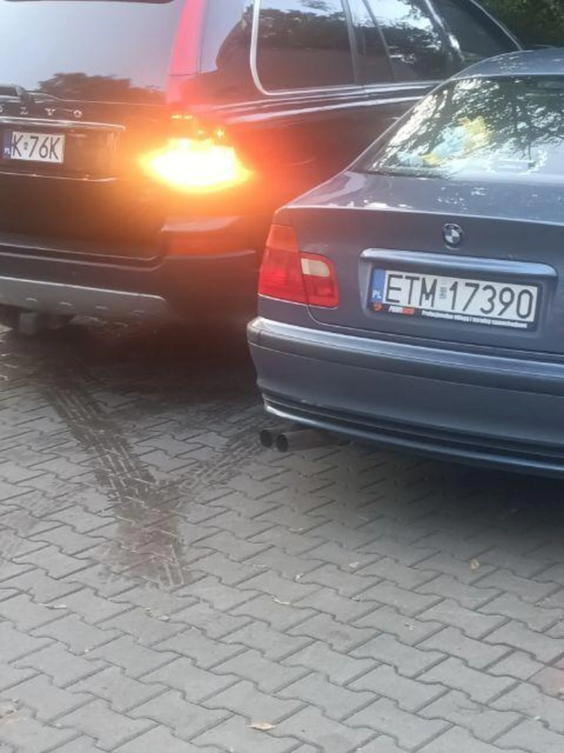 Uszkodził mi wycieraczkę ze strony kierowcy cham… zdjęcie zrobił jakiś pan wysław mi ja wyszedłem z biedronki