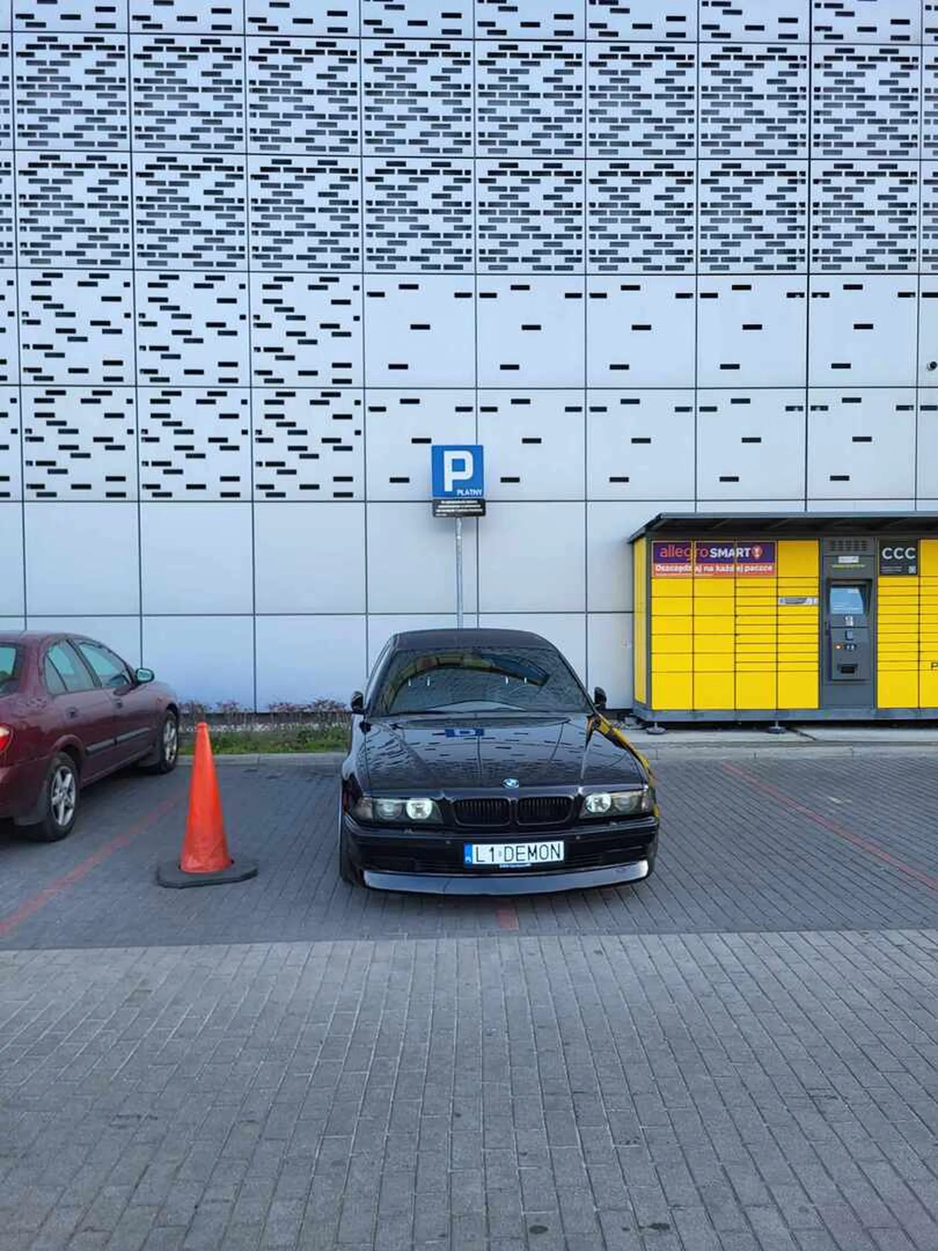 Popracuj nad parkowaniem.