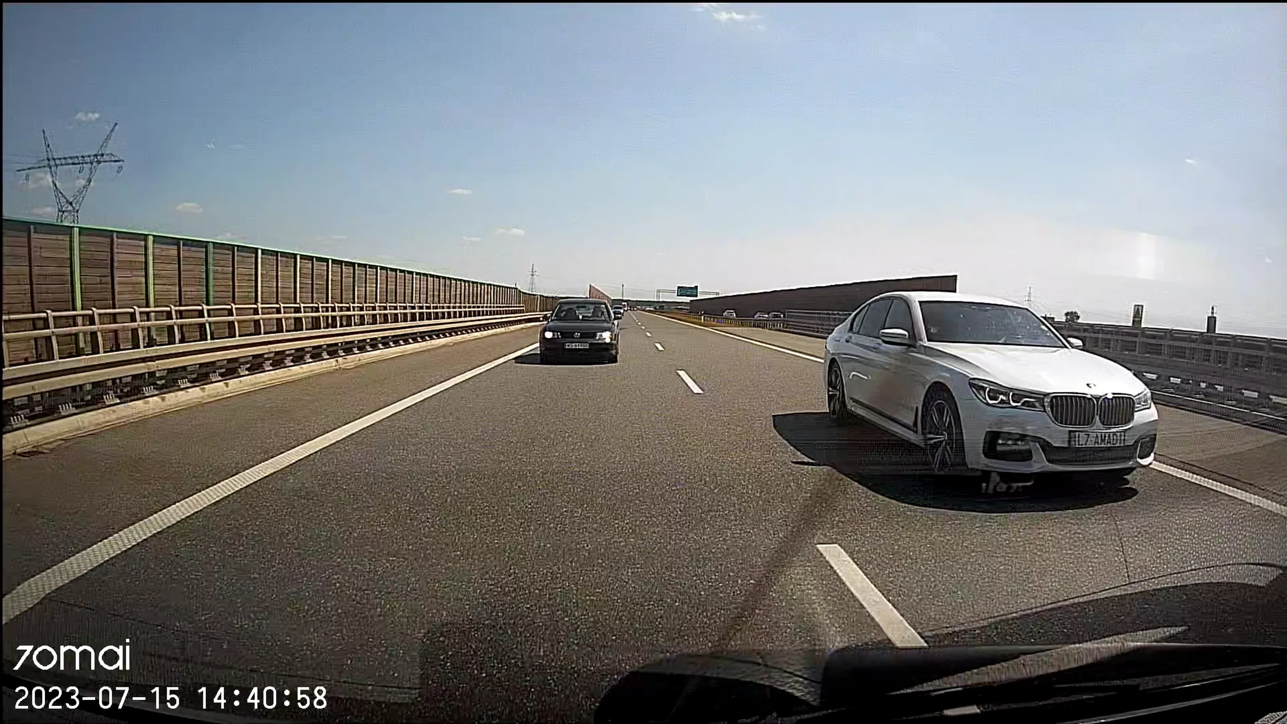 Uwaga, cham na autostradzie