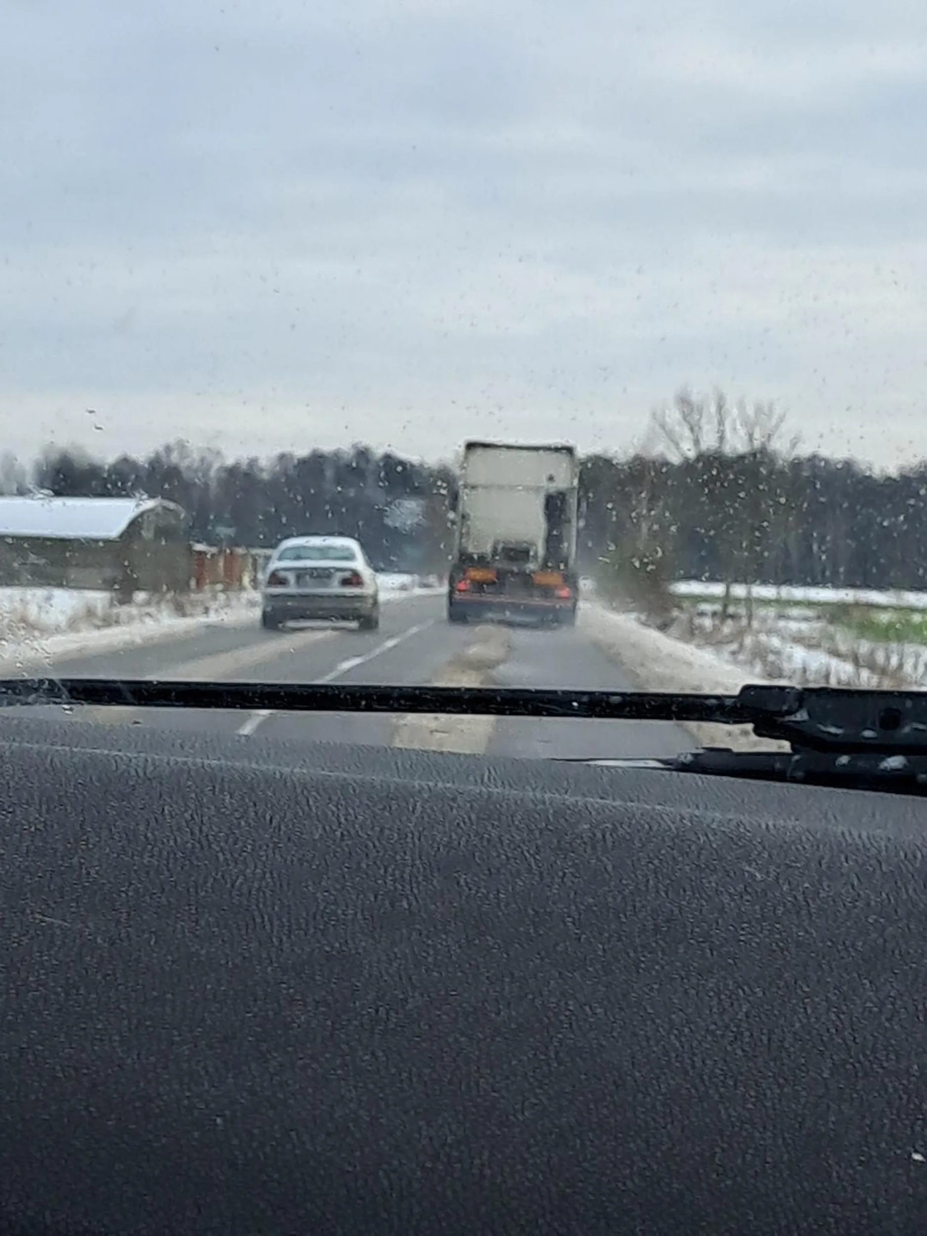 Wyprzedzanie jak każdy jedzie wolno bo ślizgawica ?‍♂️ Typowy posiadacz tablicy LBI