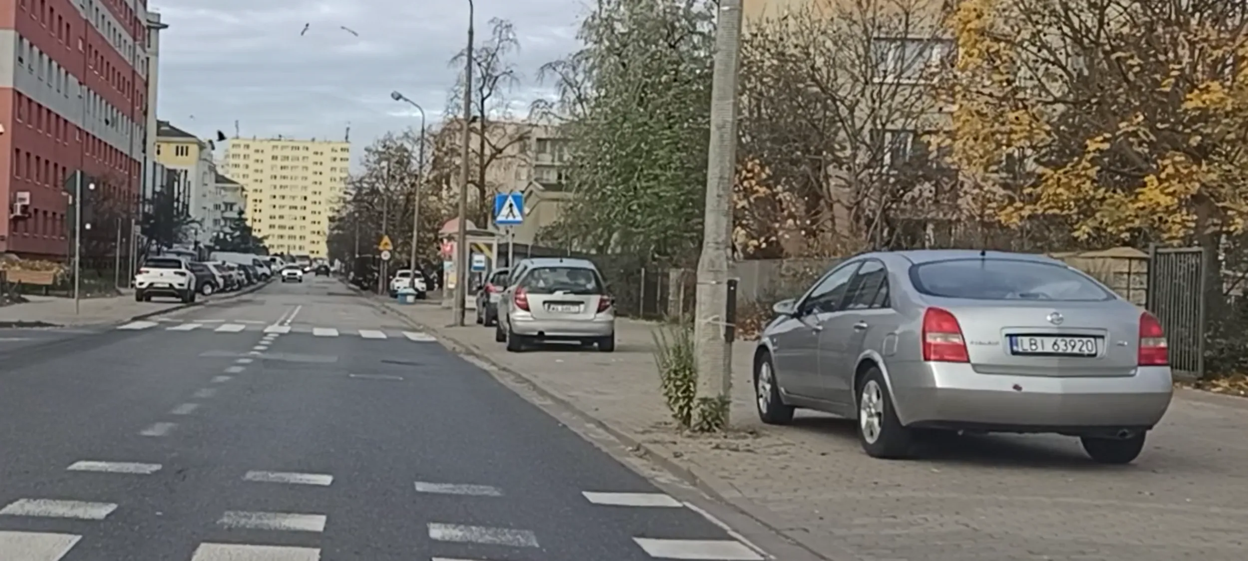 Parkowanie przy samym przejściu dla pieszych. Chamstwo