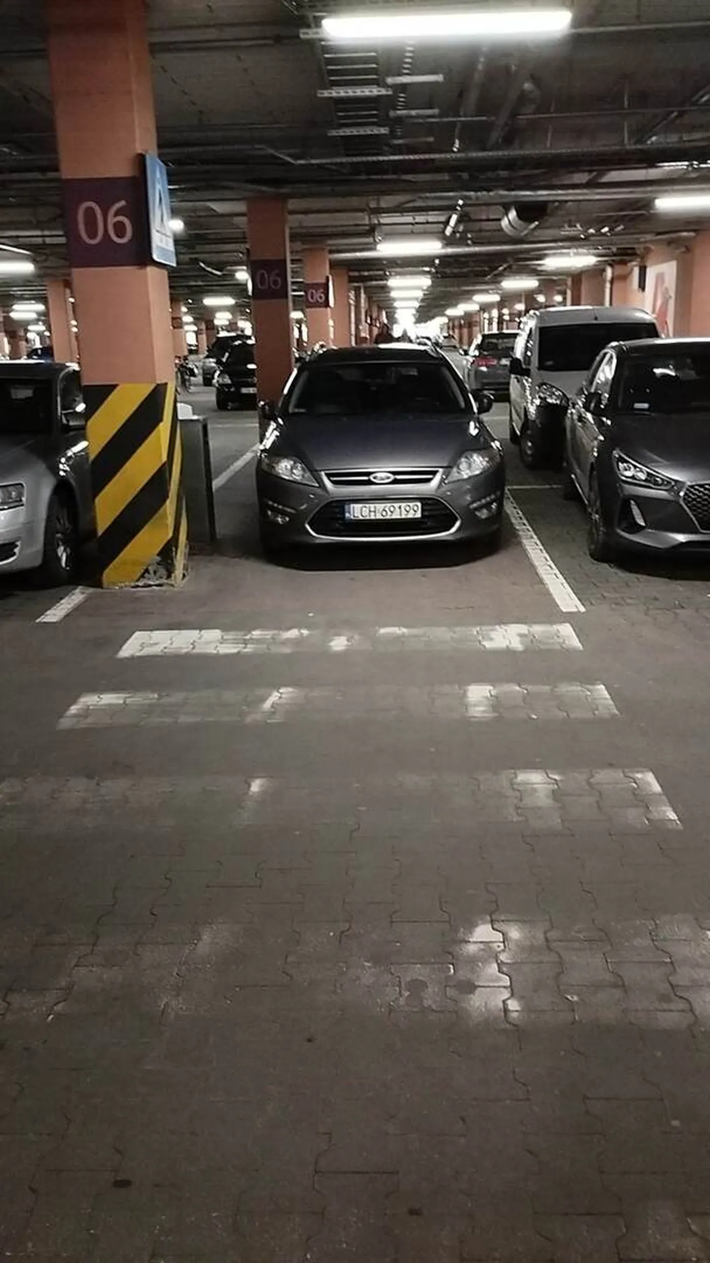 Jak nie umiesz prawidłowo parkować to nie wyjeżdżaj ze swojej Chełmskiej wsi buraku.