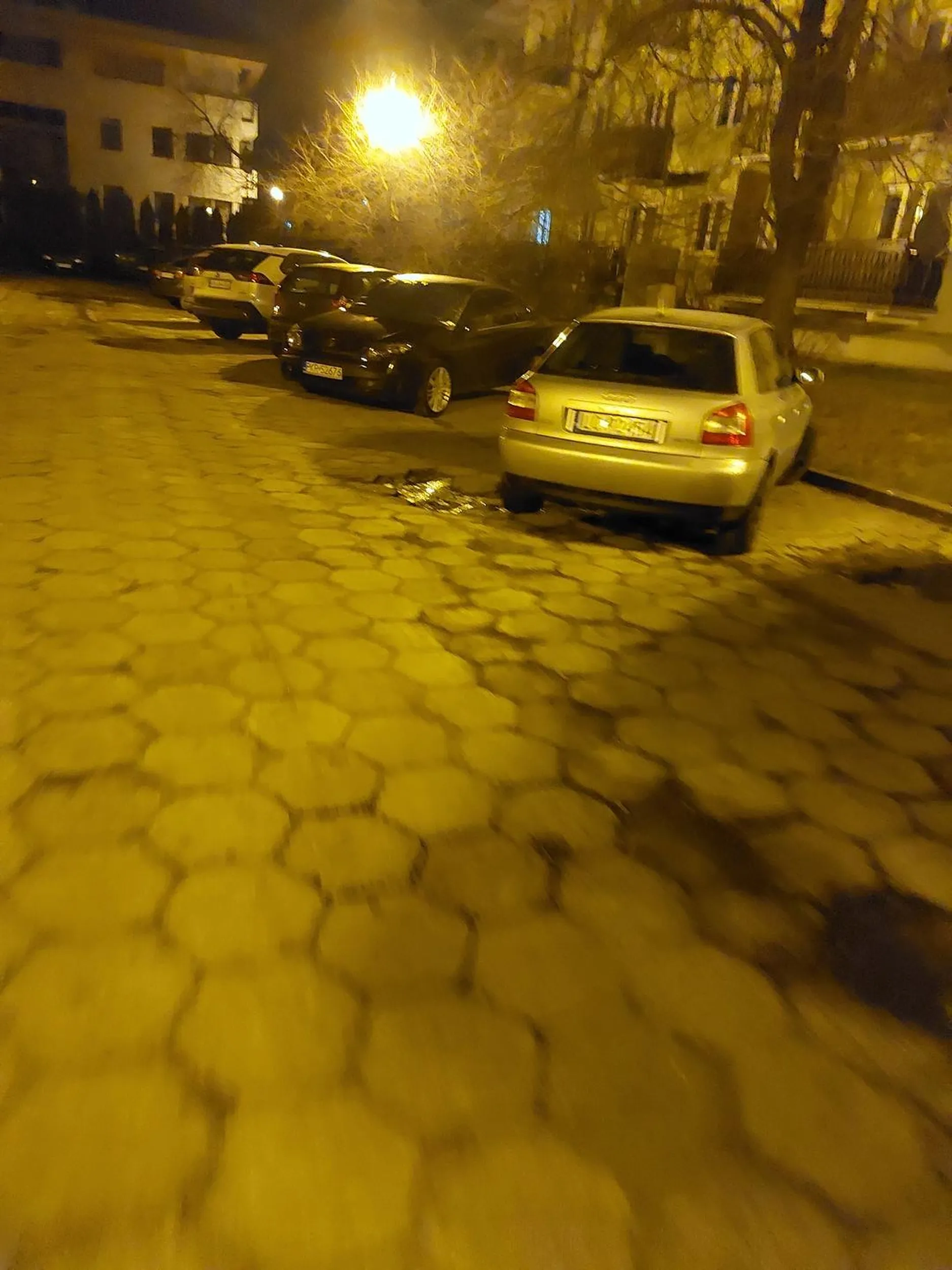 Pomyśl też o innych jak parkujesz