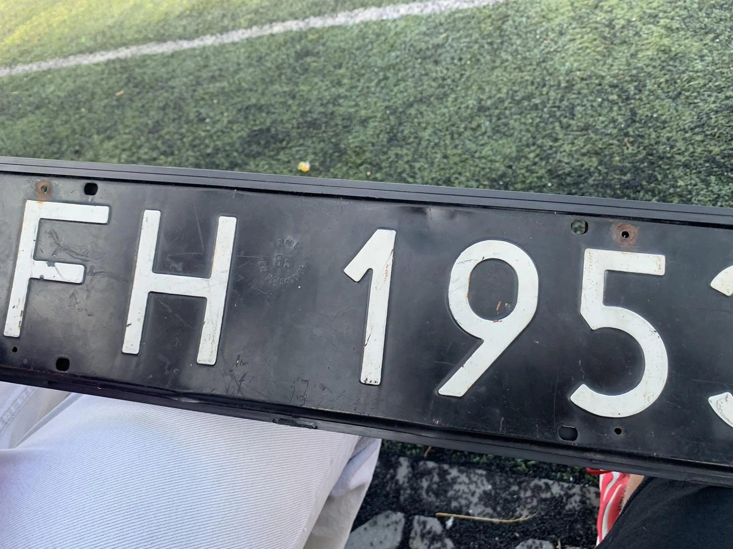 Potrącił mnie na pasach i zgubił tablicę