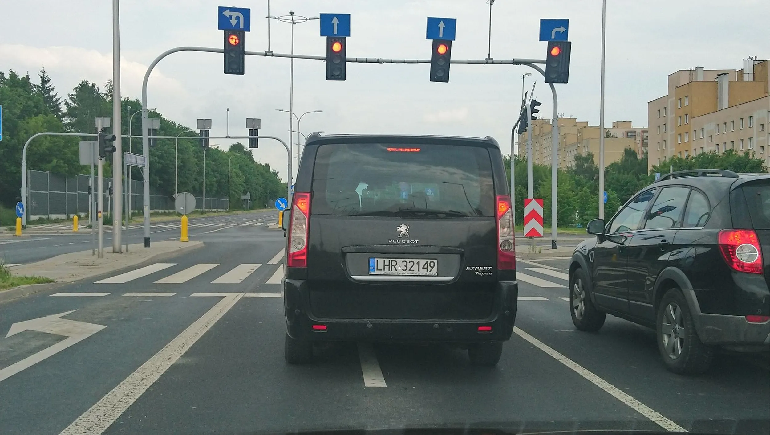 Człowieku, czy możesz zezlomowac tego rupiecia!? Jak przyspieszasz to czarna chmura za tobą. Pomijam ze po Lublinie jeździsz tylko lewym pasem. Inne dla ciebie nie istnieją!!!