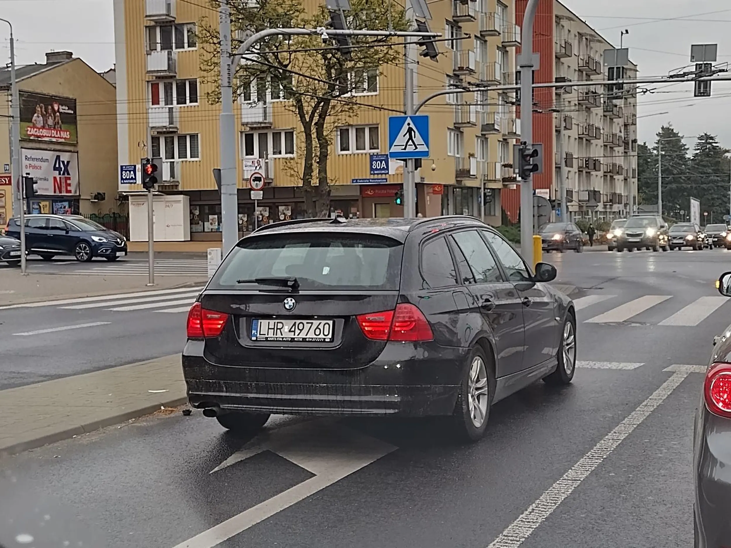 No marka czysto przypadkowa. ?Ten oto człowiekokształtny dziś przejechał na czerwonym skrzyżowanie, natomiast potem to już tylko gorzej. Zablokował całe skrzyżowanie bo nie miał jak je opuścić. Umiejętności brak, chyba że na woźnicę.... Ale tam trzeba myśleć. Więc tylko cymbał dnia!!!!???