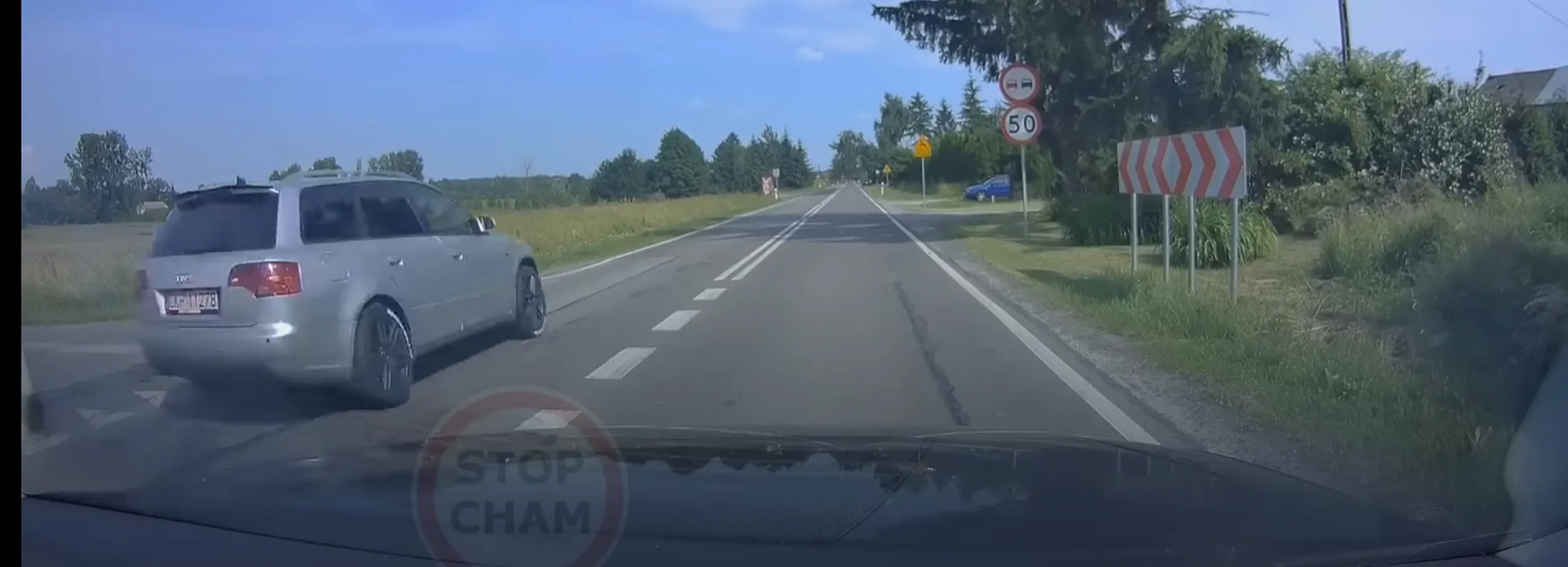 Wyprzedza na podwojnej ciaglej na skrzyzowaniu