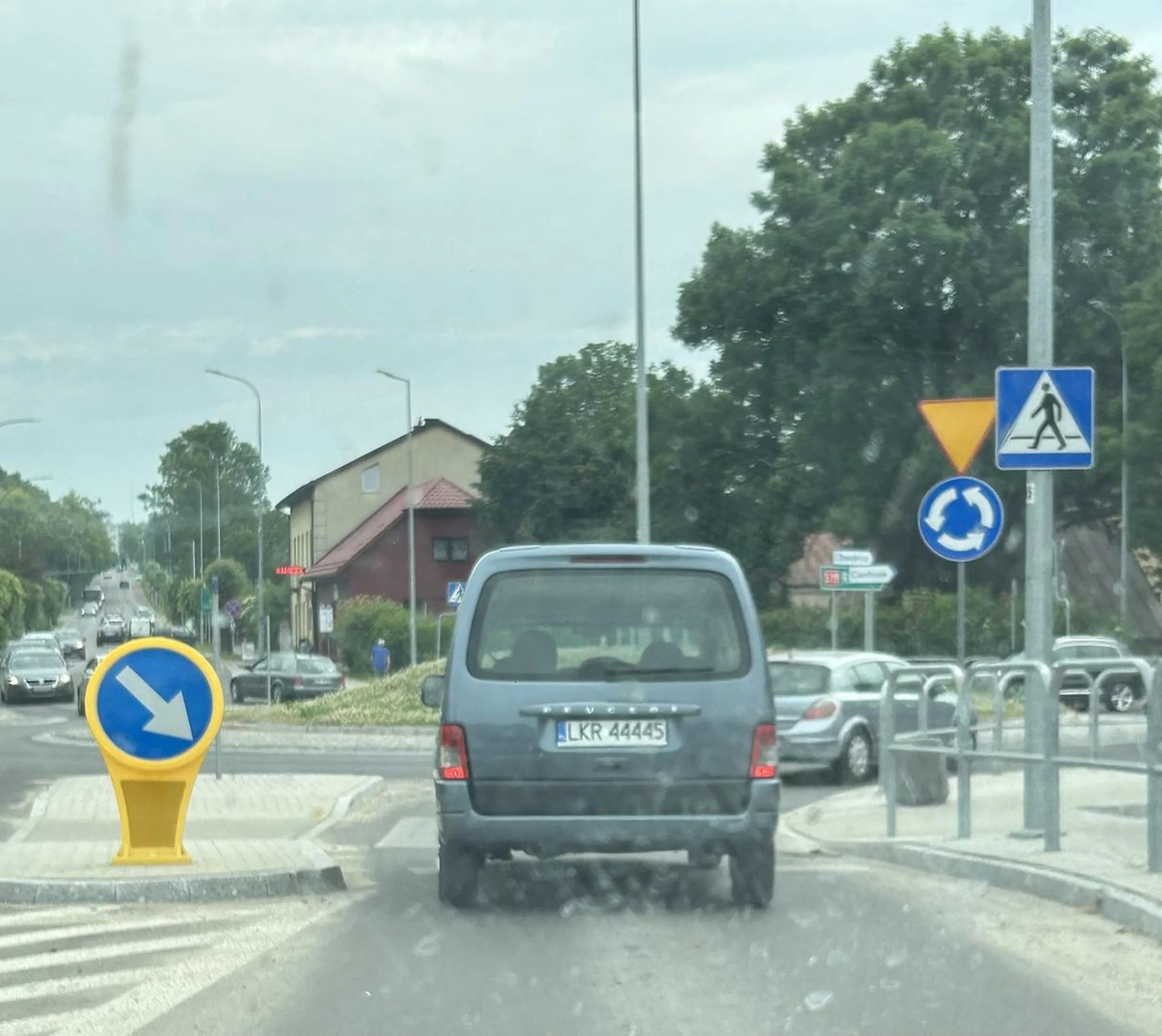 Panie wymusiłeś mi pierwszeństwo na skrzyżowaniu z ulicą strażacką a Narutowicza, jak Pan coś chcesz zrobić to popatrz się dwa razy