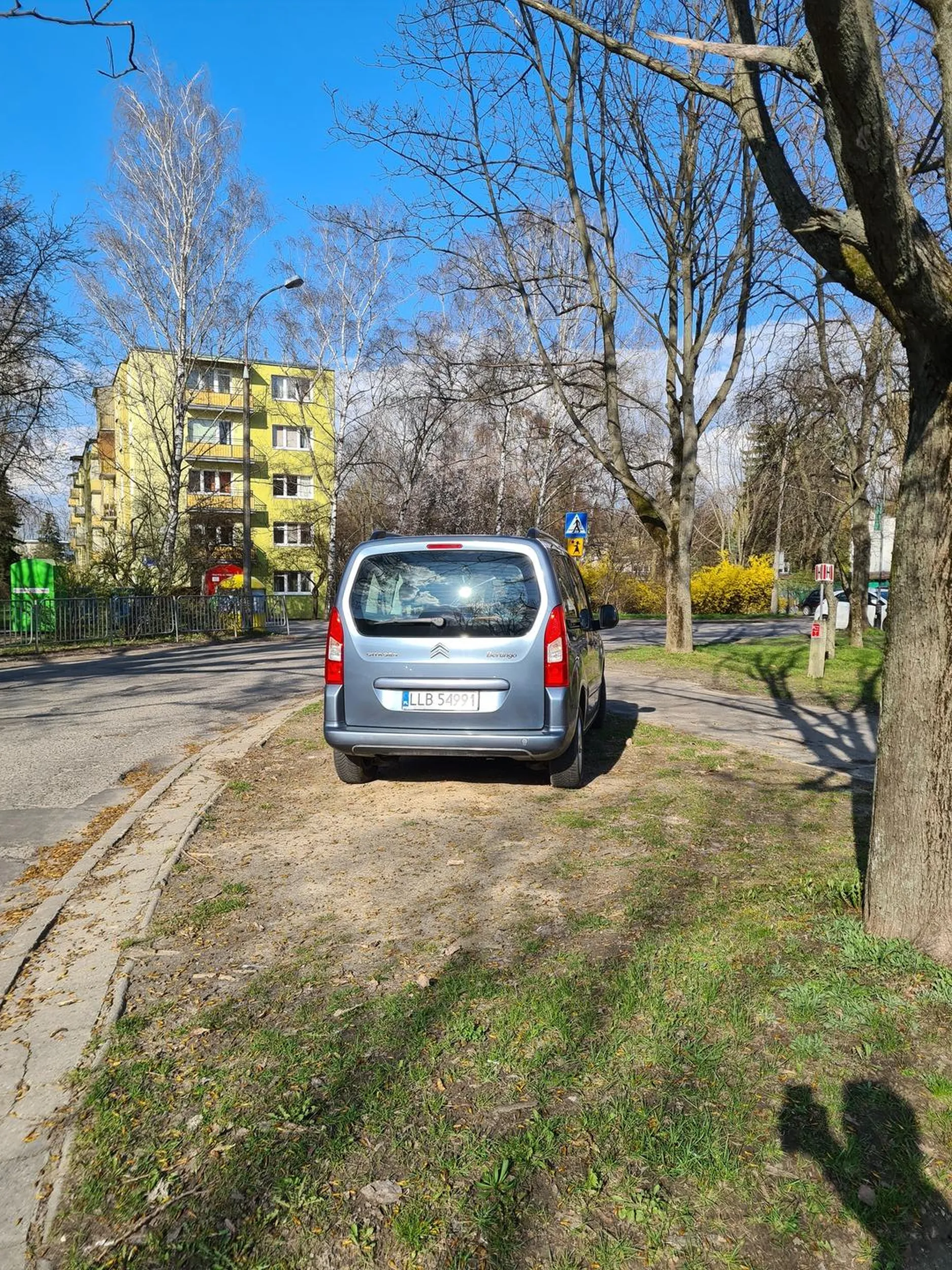 Przez takich pajaców pozostało  tylko klepisko