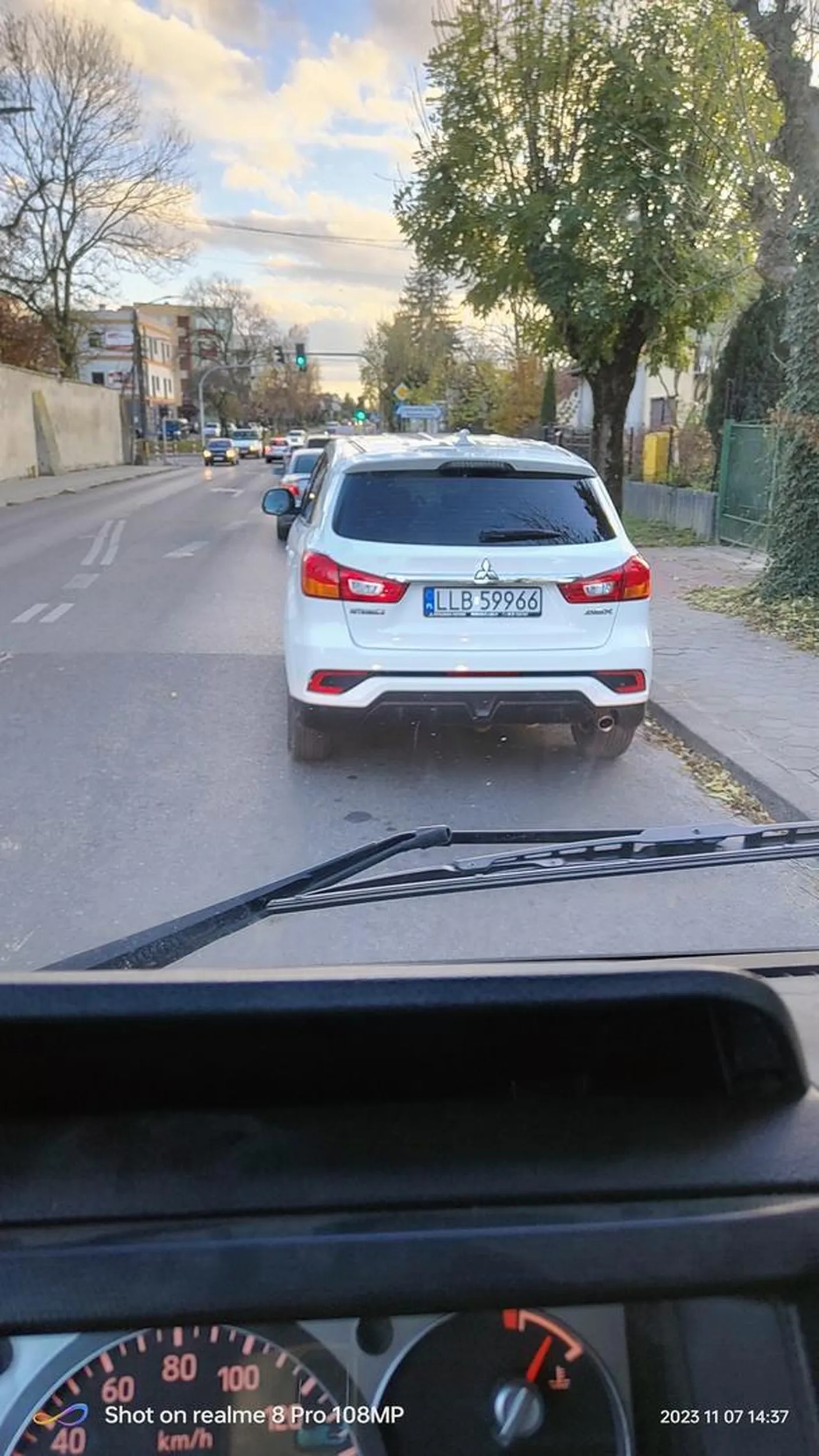 Kierowca niezbyt rozwinięty nie wiem czy w starciu z 3 i pół tonowym klocem miał by szansę w tym Mitsubishi