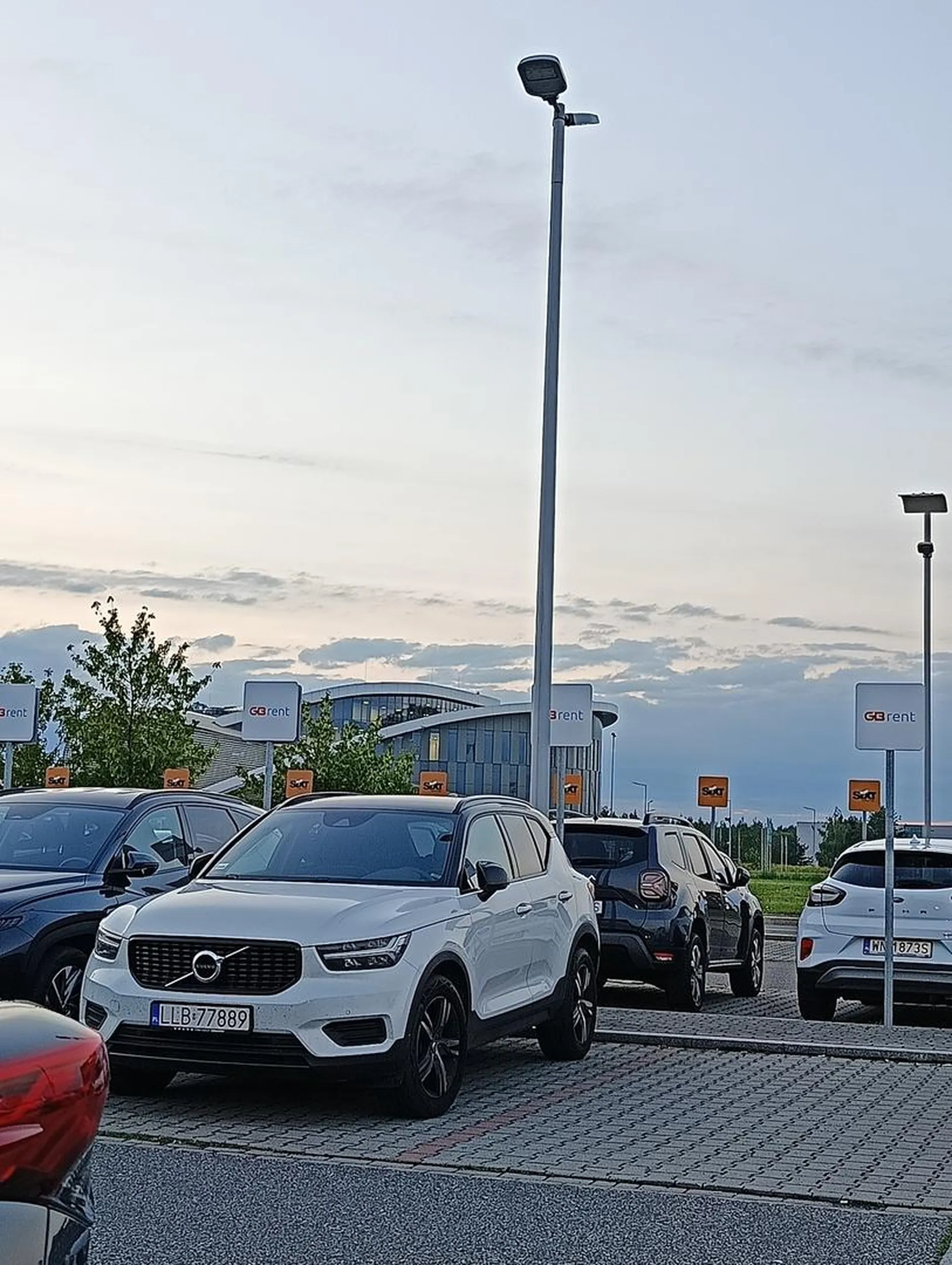 Tutaj się nie staje kolego , drugim razem karniaczek na szybie będzie