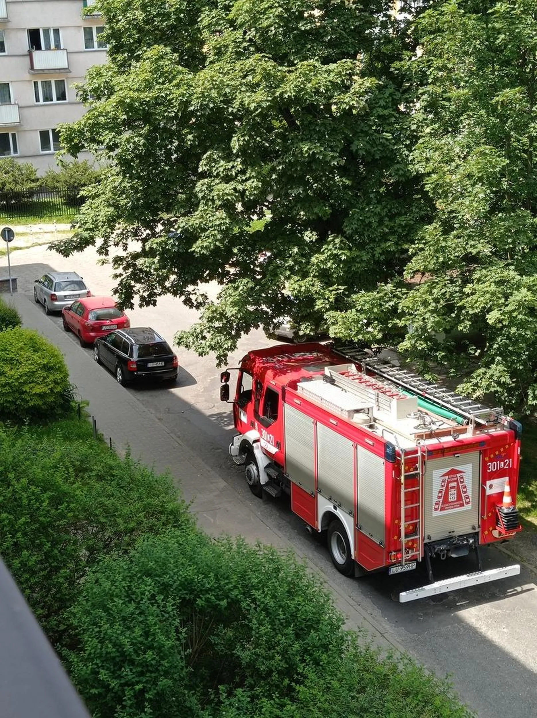 Kierowca bezmyślny. Zaparkował uniemożliwiając interwencję straży pożarnej.