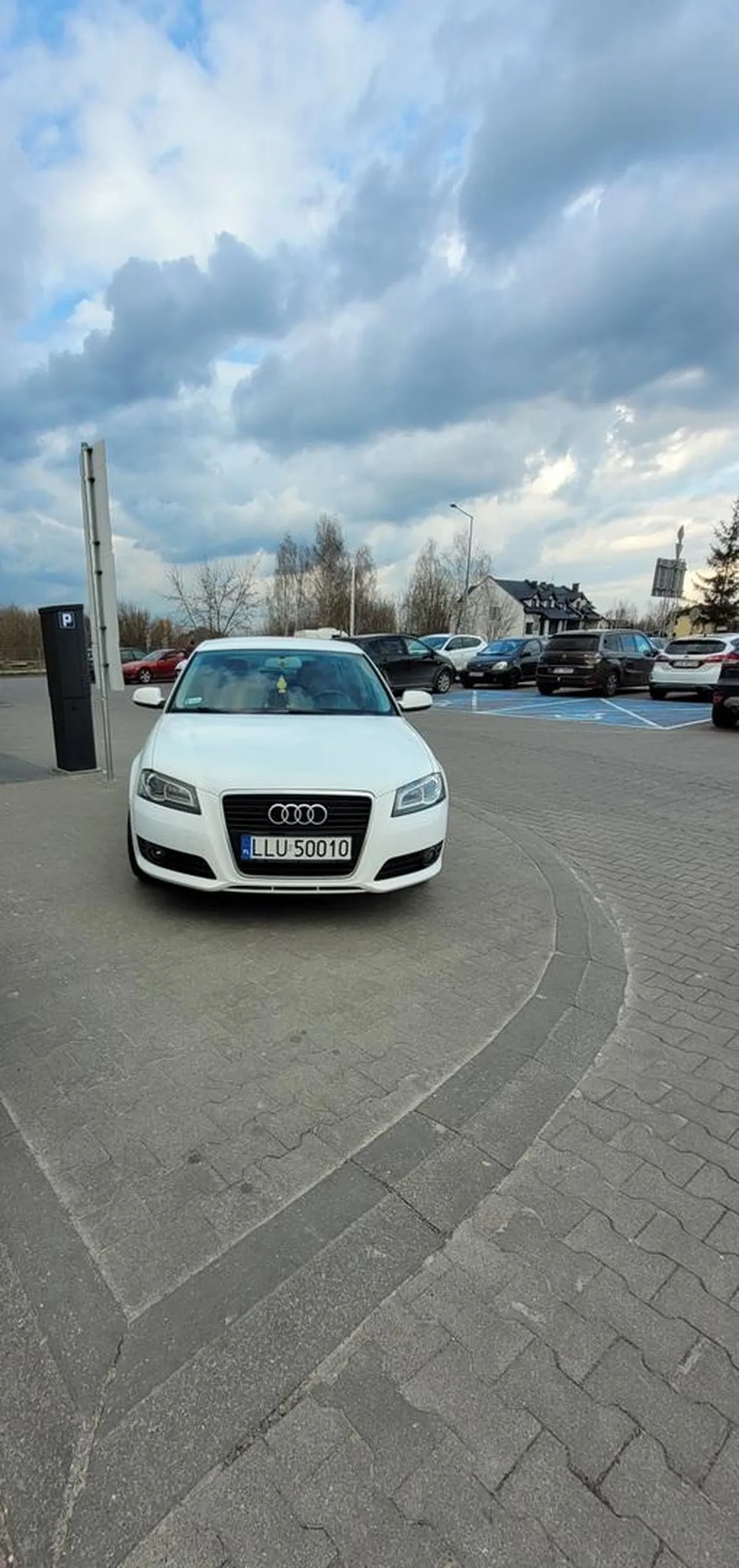 Może od razu zaparkuj przy kasach w Biedronce?