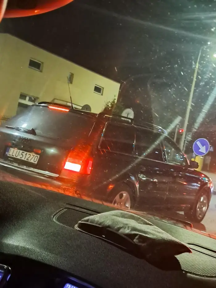 Warto było wyprzedzać, prawie powodując czołówkę, skoro i tak czekałeś?