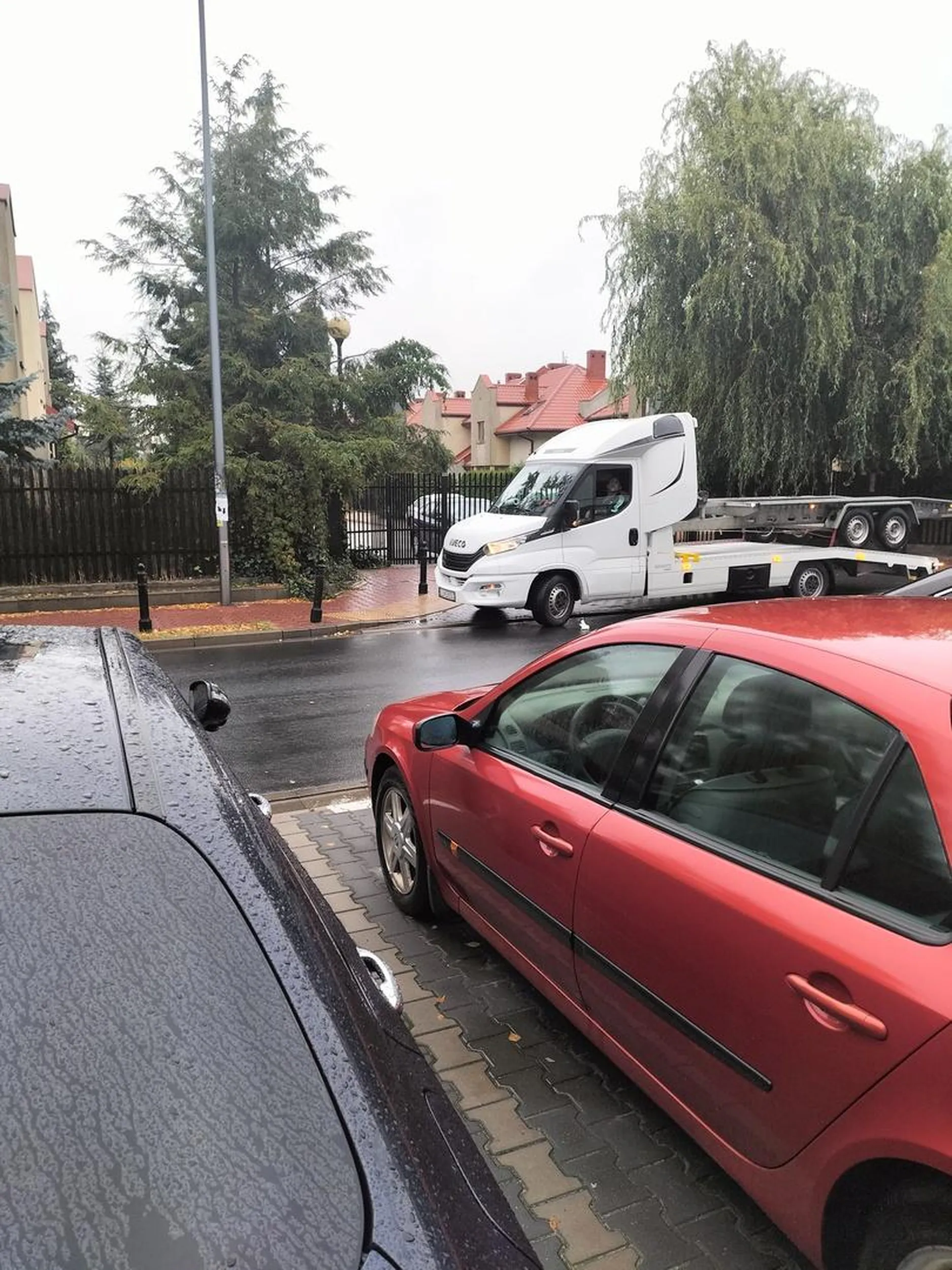 Wyrzucił śmieci przez okno, po zwróceniu uwagi zaczął wyzywać i wygrażać. Ząbki 22.10.2023