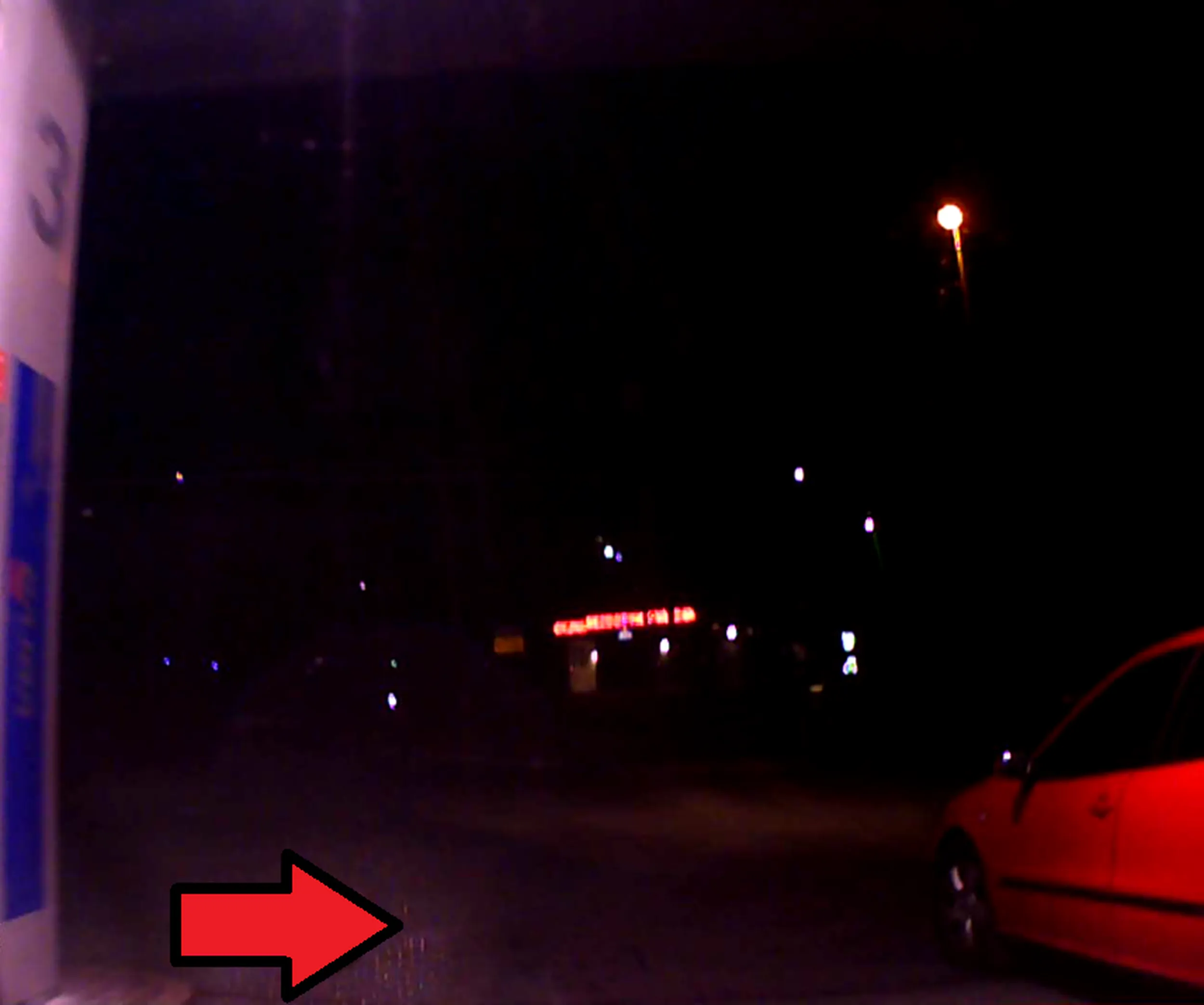 Uważajcie podczas omijania tego gó***arza - stu***arza, bo stoi na włączonym silniku i nie rusza się, a gdy próbujesz go ominąć, to nagle rusza wraz z Tobą! Ojszcz**iur nie spojrzy w lusterka, zanim włączy się do ruchu tylko od razu rura! Pojazd: SEAT LEON 00-06 r.