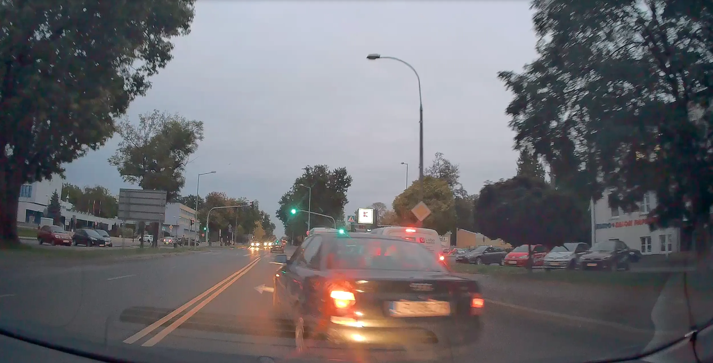 Nie wpychaj się jak wariat. Zrozumiano?