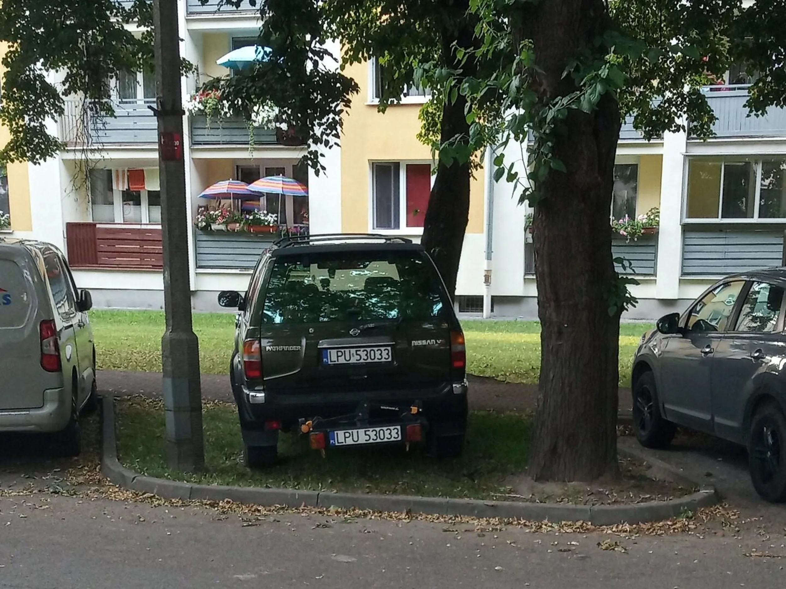 Nie szanuje zieleni.