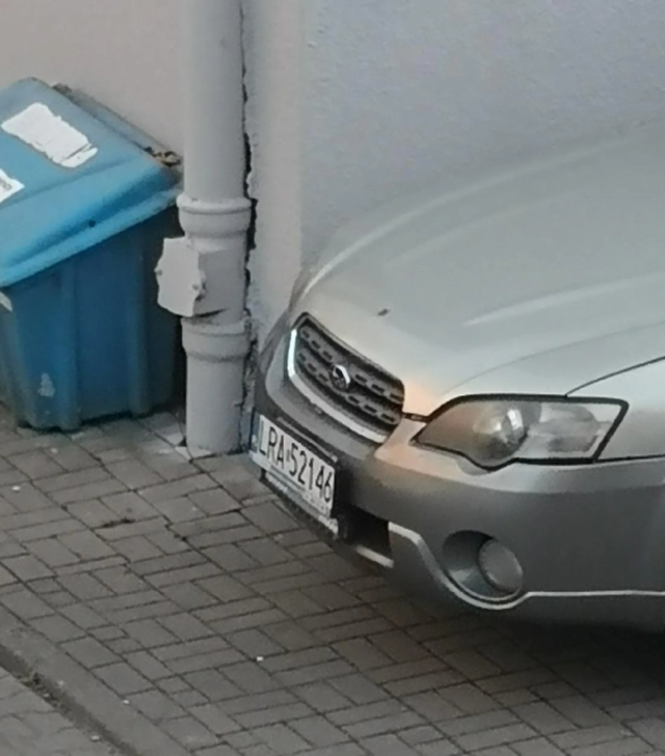 Człowiek w aucie onanizował się jak przechodziłem.