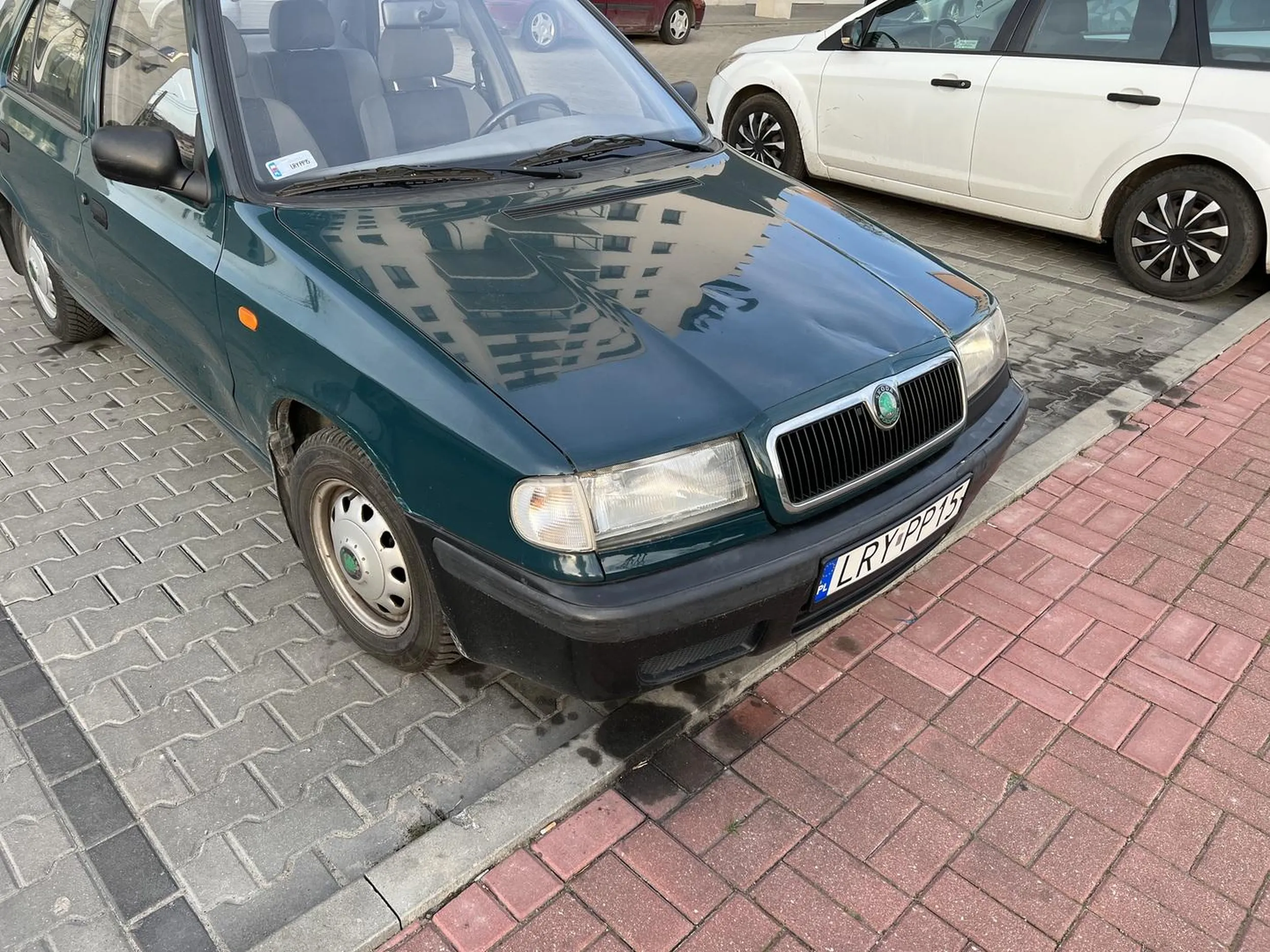 Niszczy auta sąsiadów