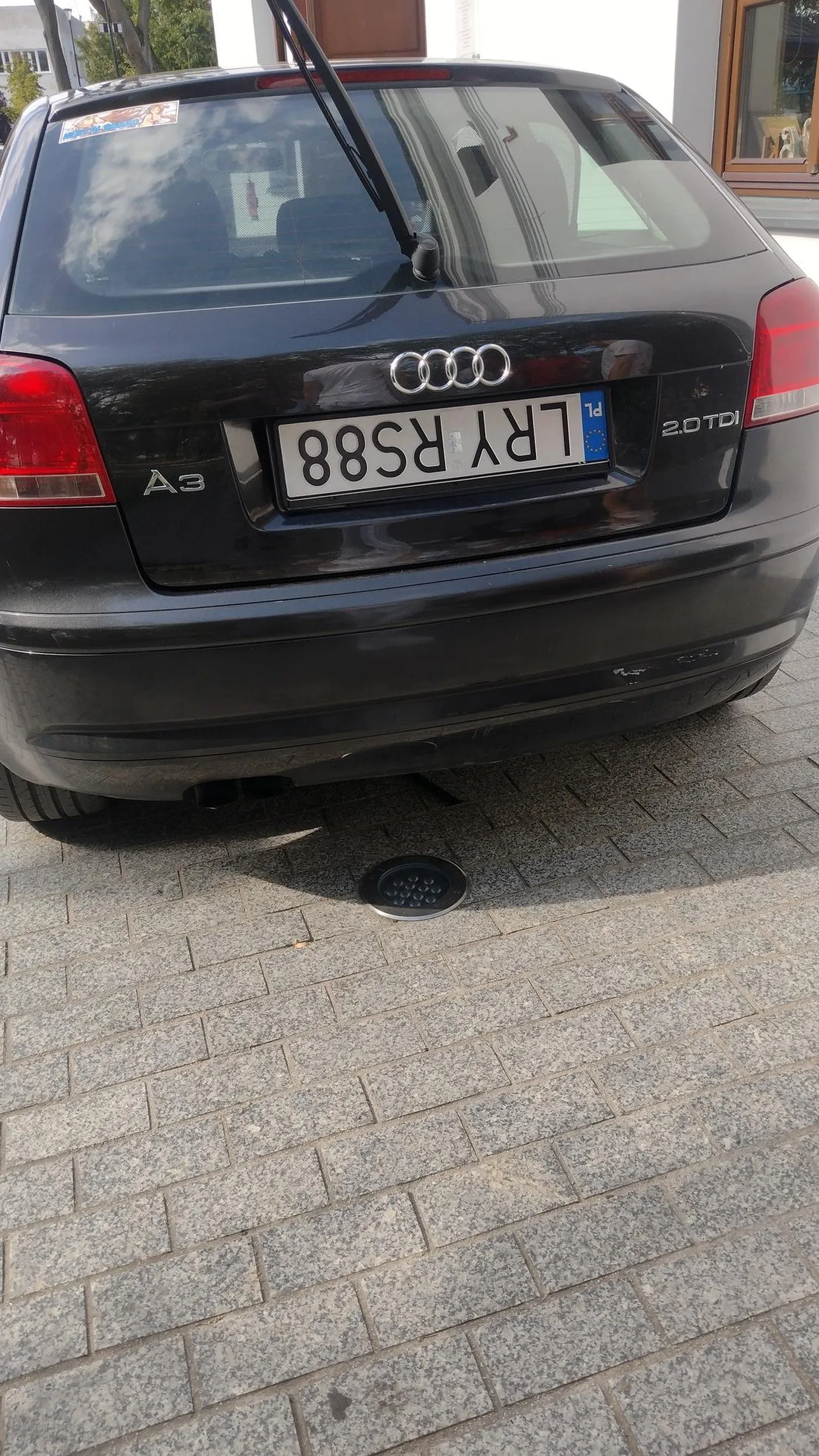 Kierowca ma nieczytelną tablice rejestacyjna powinien mniej pić podczas jazdy