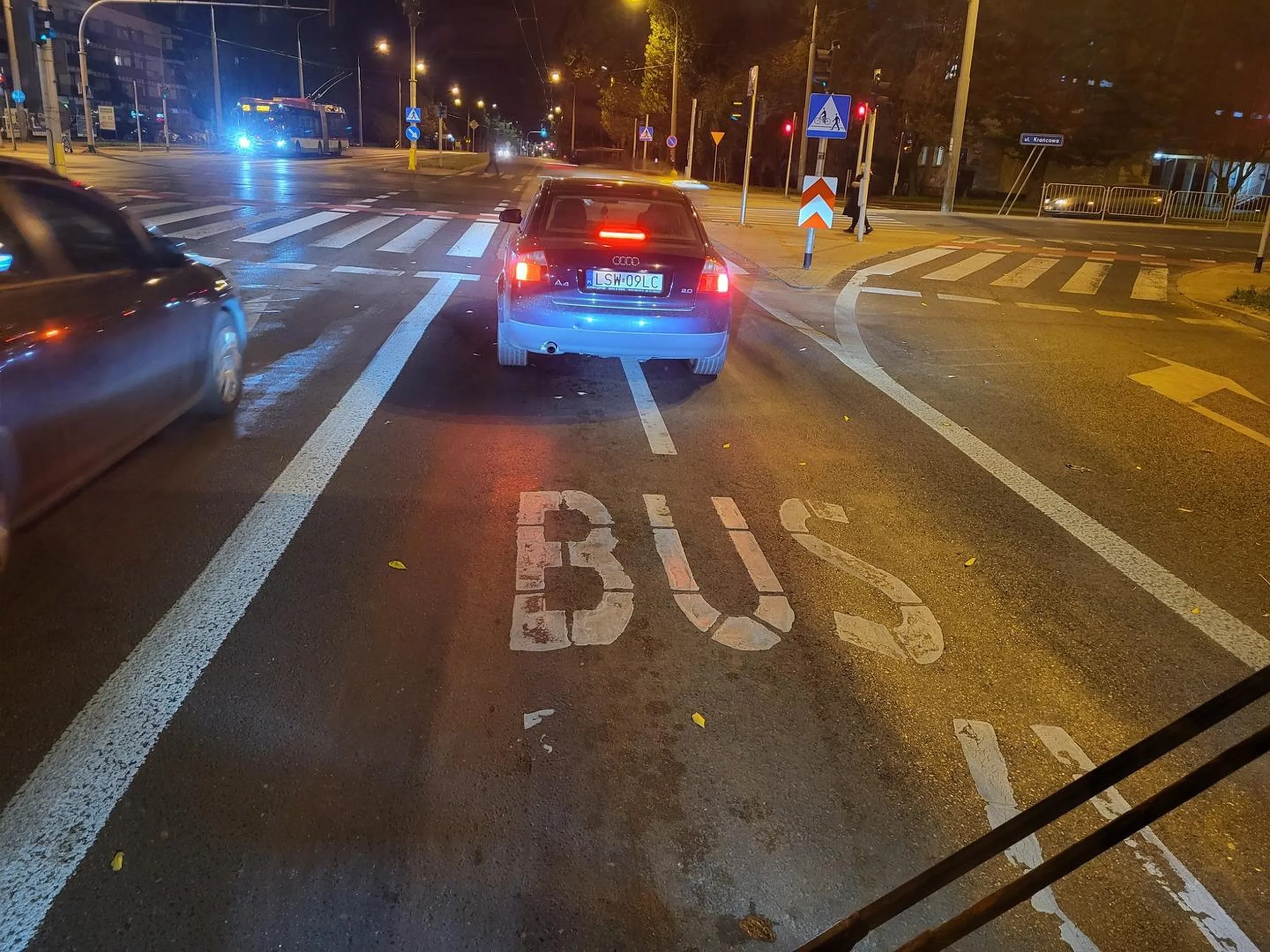 Jazda BUS PASEM... bo szybciej, choć pas obok był pusty gdy dojeżdżał.