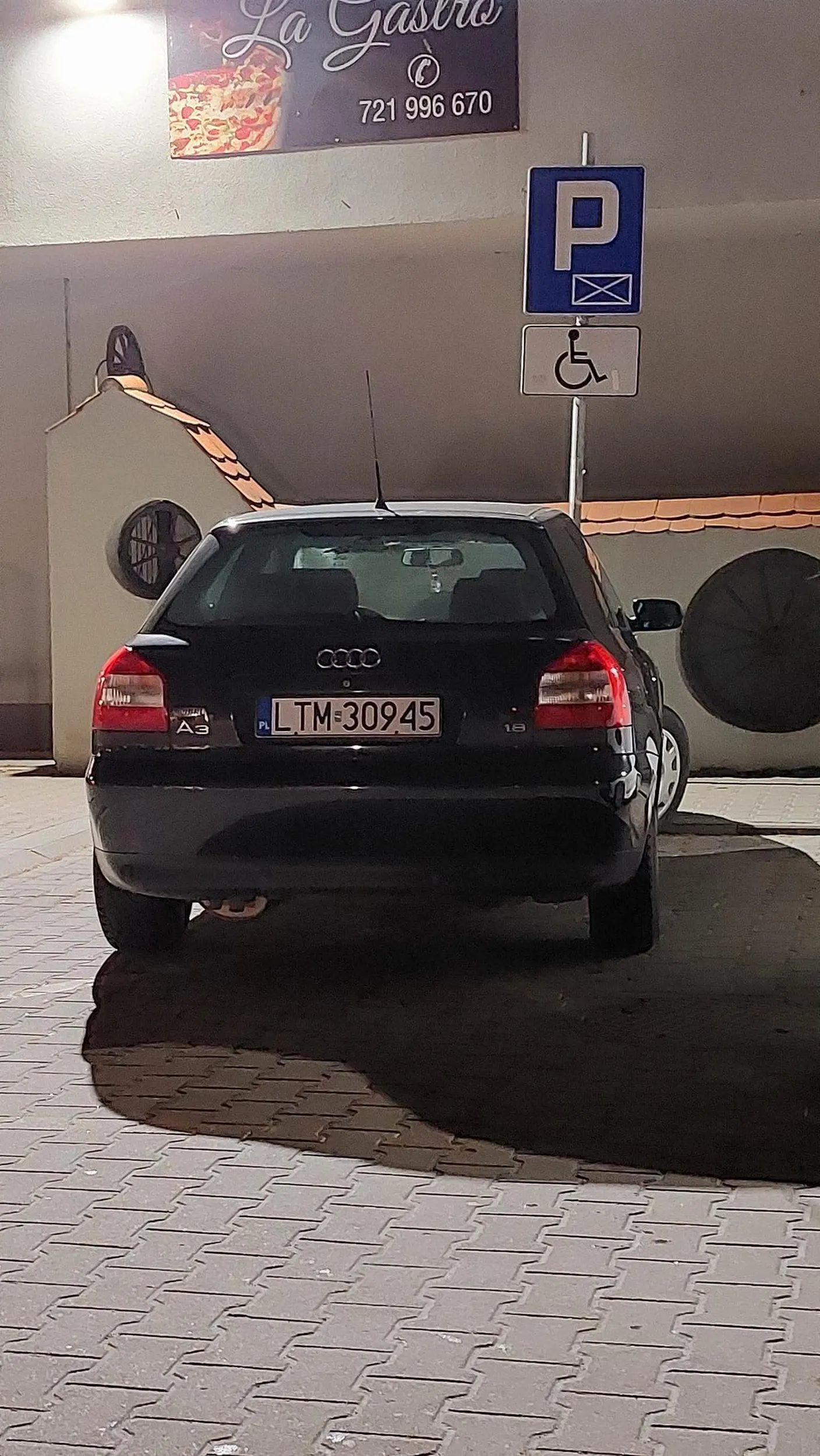 Stawanie na miejscu dla niepełnosprawnych.