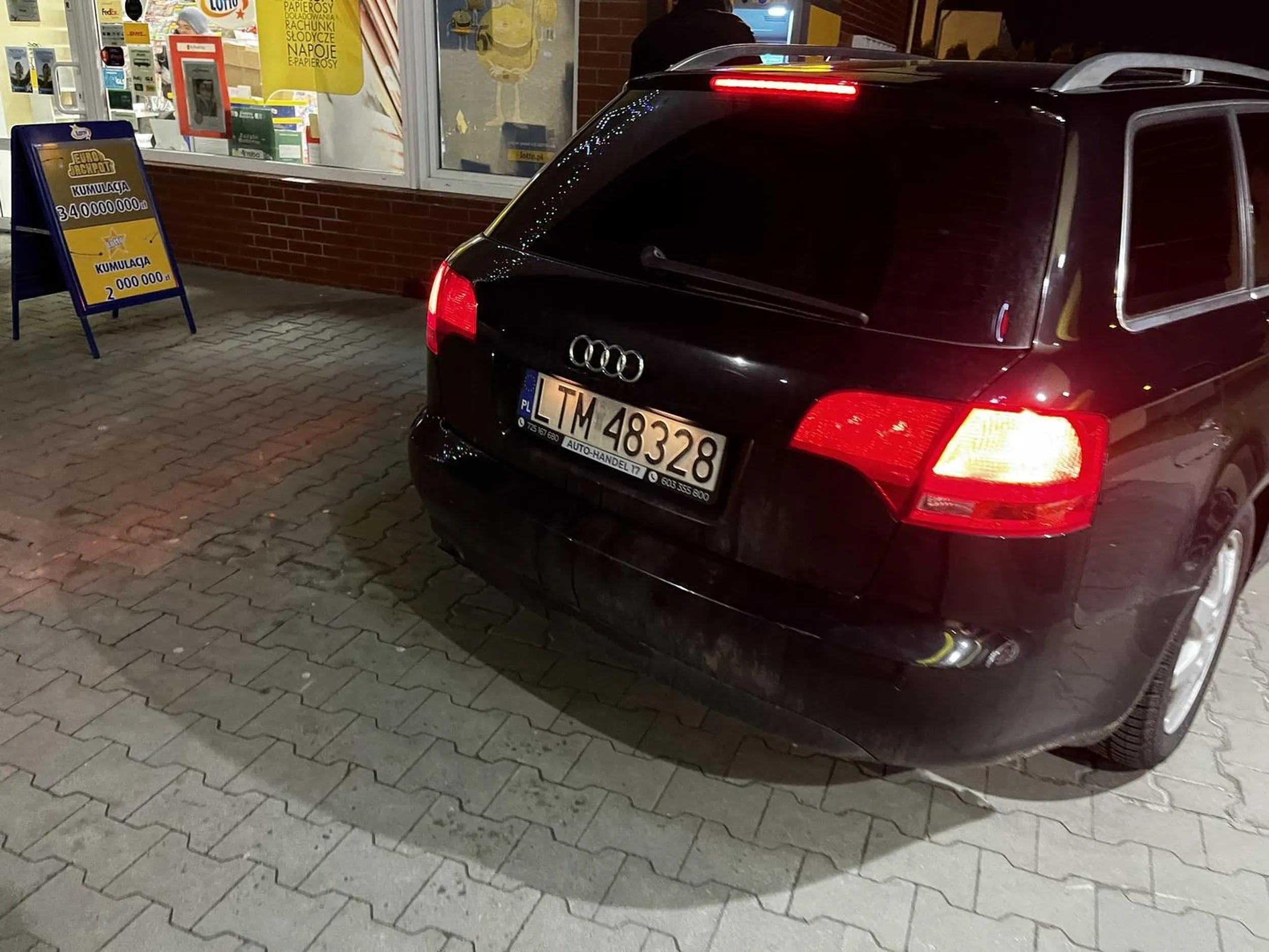 Trzeba było se bankomat zapakować do bagażnika i zabrać do domu i tam wybrać kasę. A i nie zapomnieć żeby ktoś rozładował a potem odwiózł?