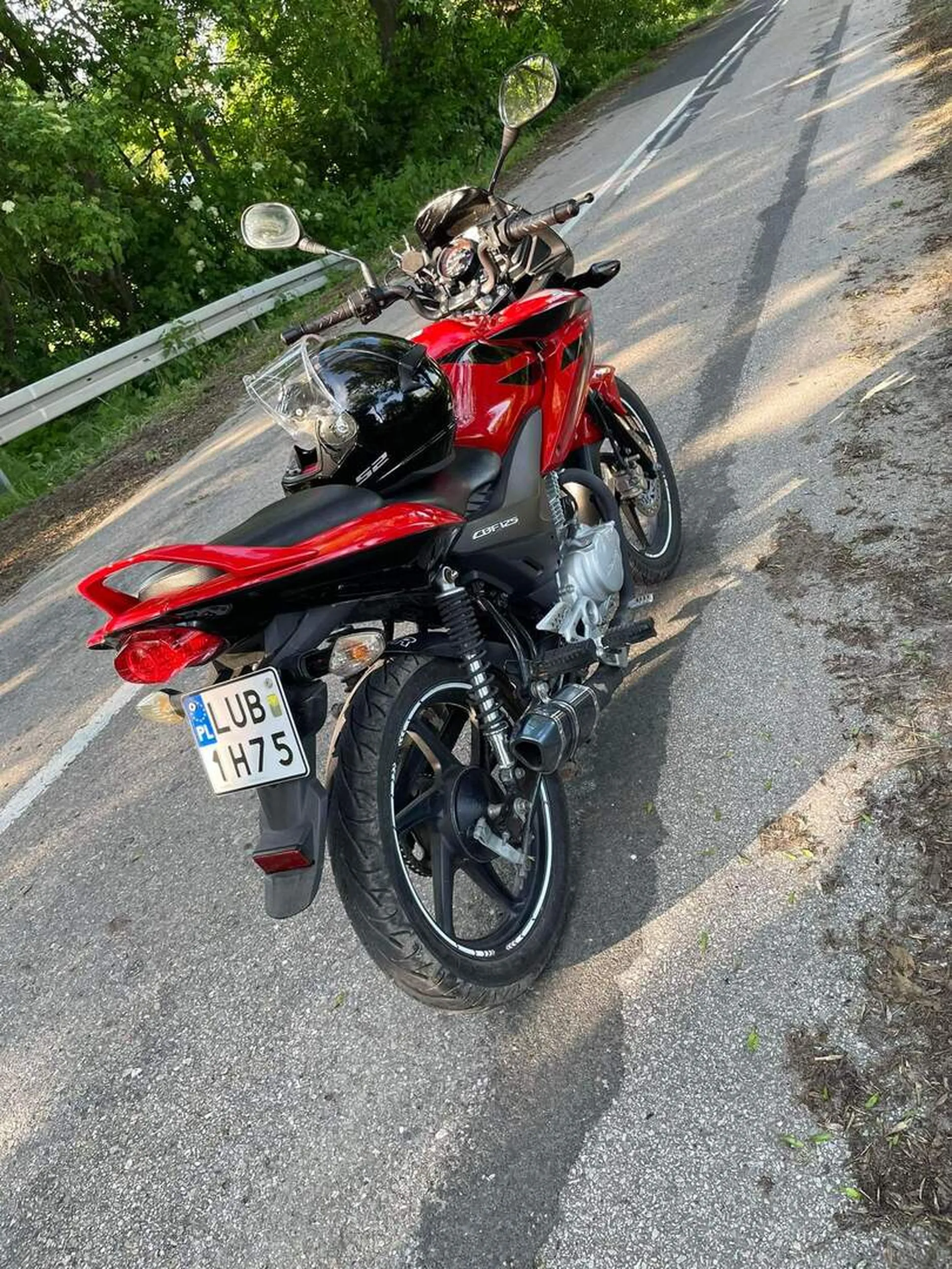 Słaby kierowca, uważać na niego.