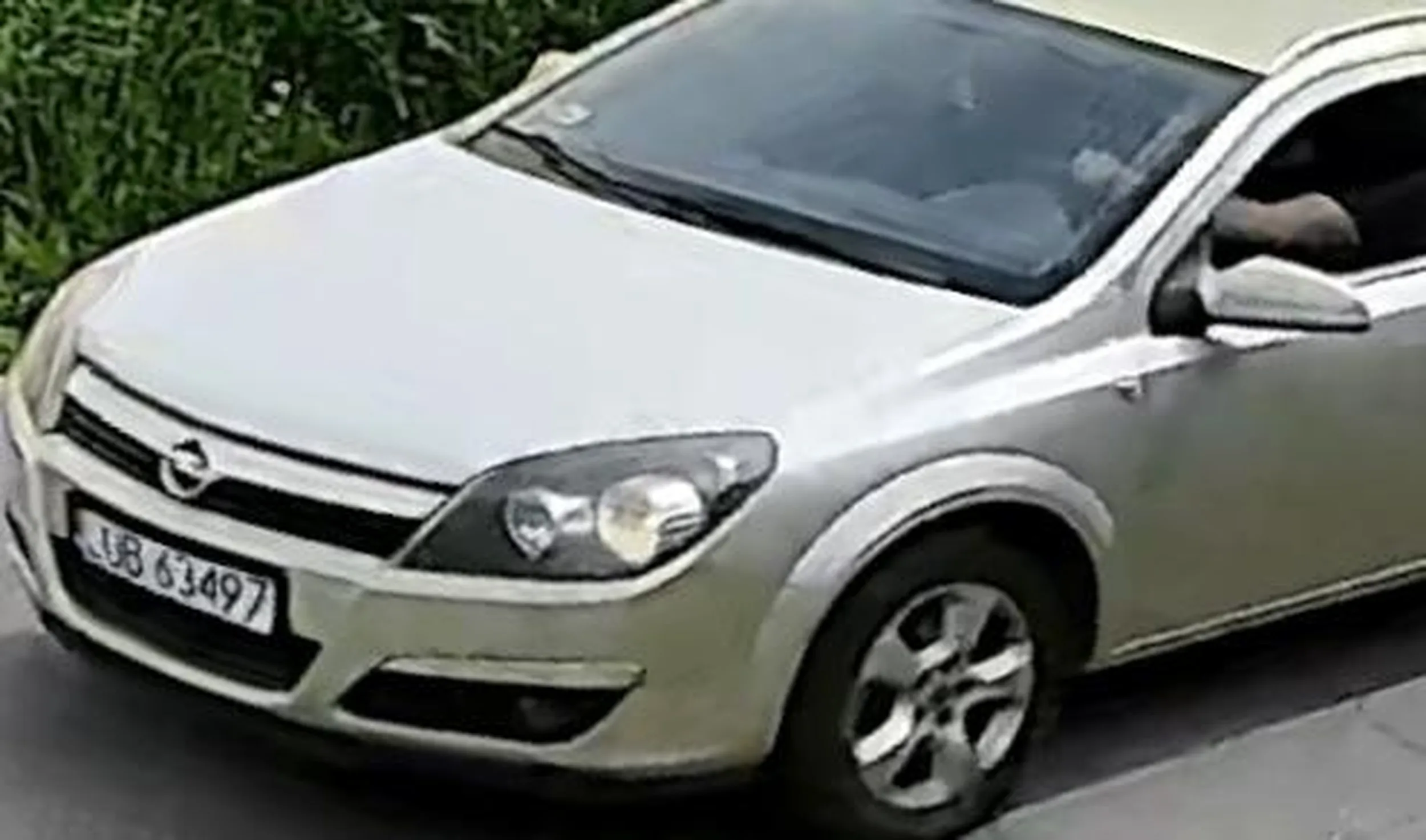 Jeździ kretyn po wsiach i trąbi bez przyczyny