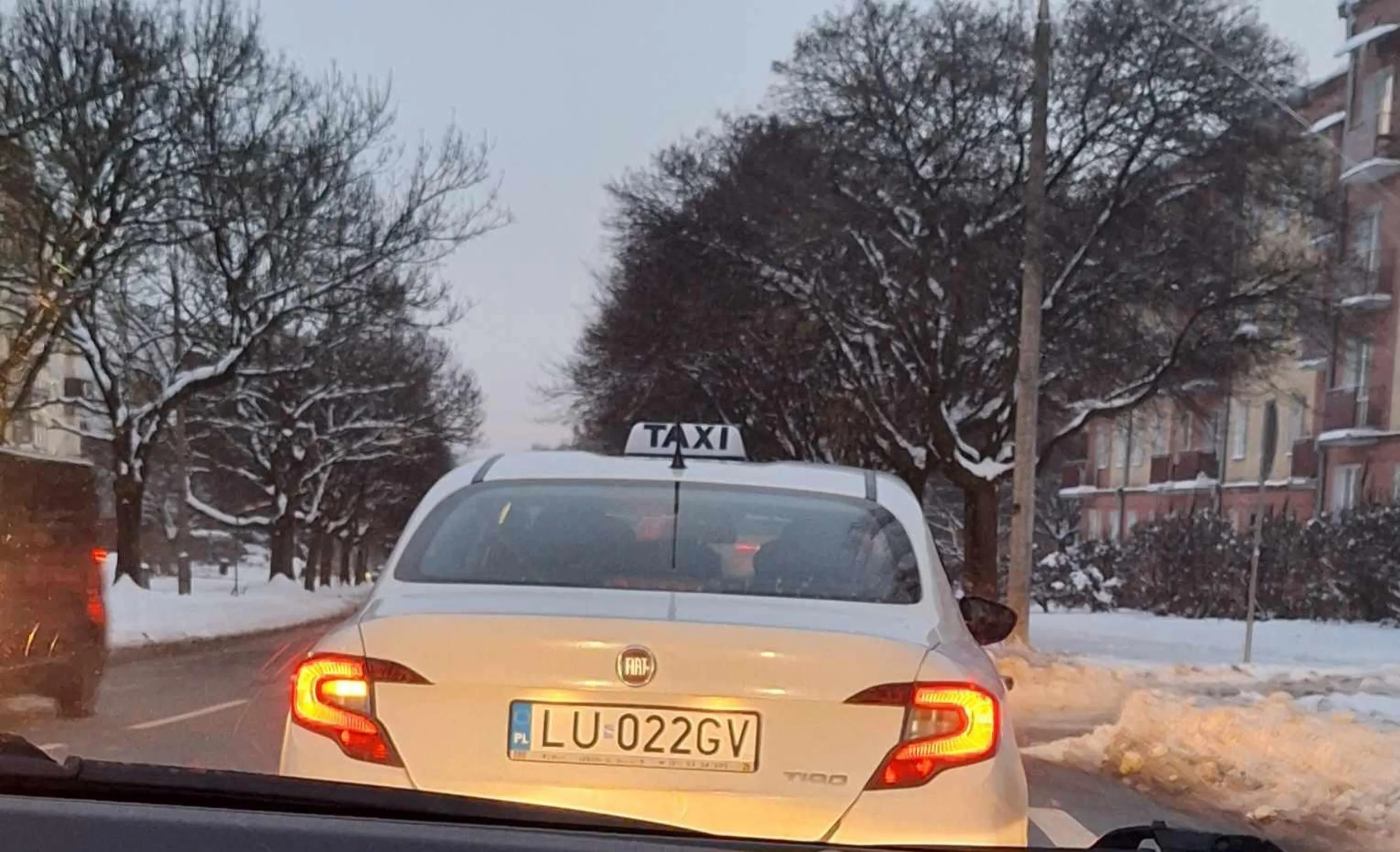 Kierowca bolta nie patrząc wjeżdża na inne pasy, wymusza pierwszeństwo i wyzywa jak się zwróci uwagę co Pan robi.