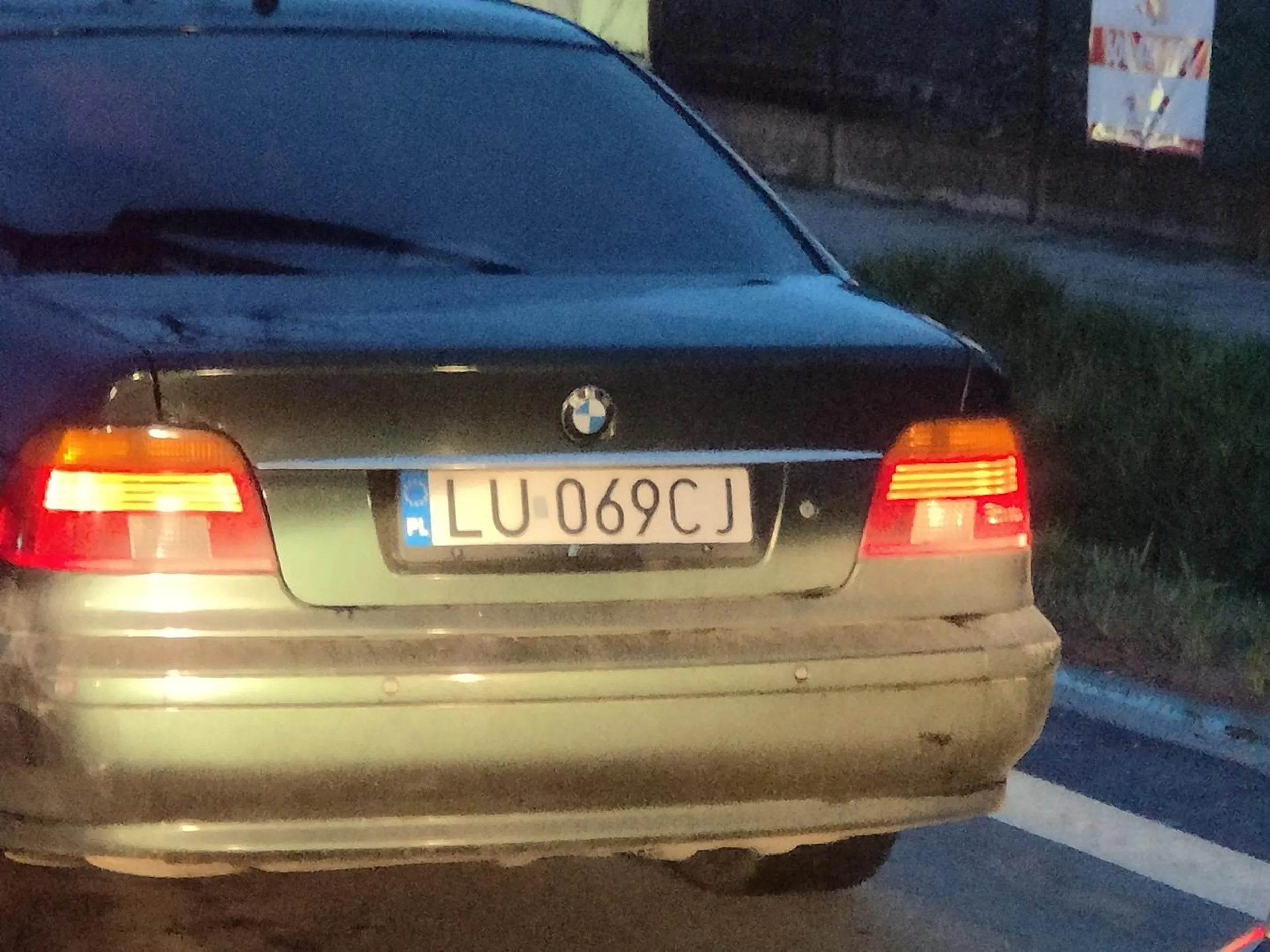 Ta pała z Lublina postanowiła nagle zatrzymać się na środku lewego pasa na S7 doprowadzając niemal do karambolu, pojazdy ratowały się z ucieczką na boki.