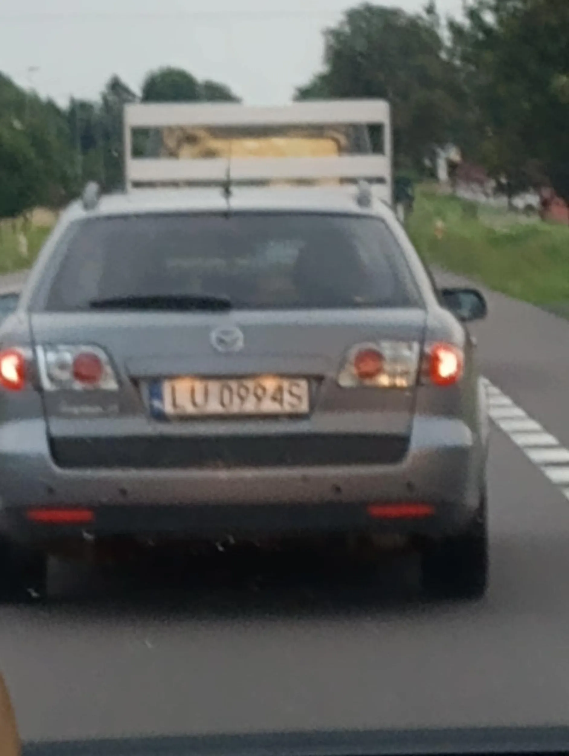 Osoba z tego auta wjechała mi prawie przed maskę bez kierunka. I polecam wymienić wtryski bo czarno to widzę