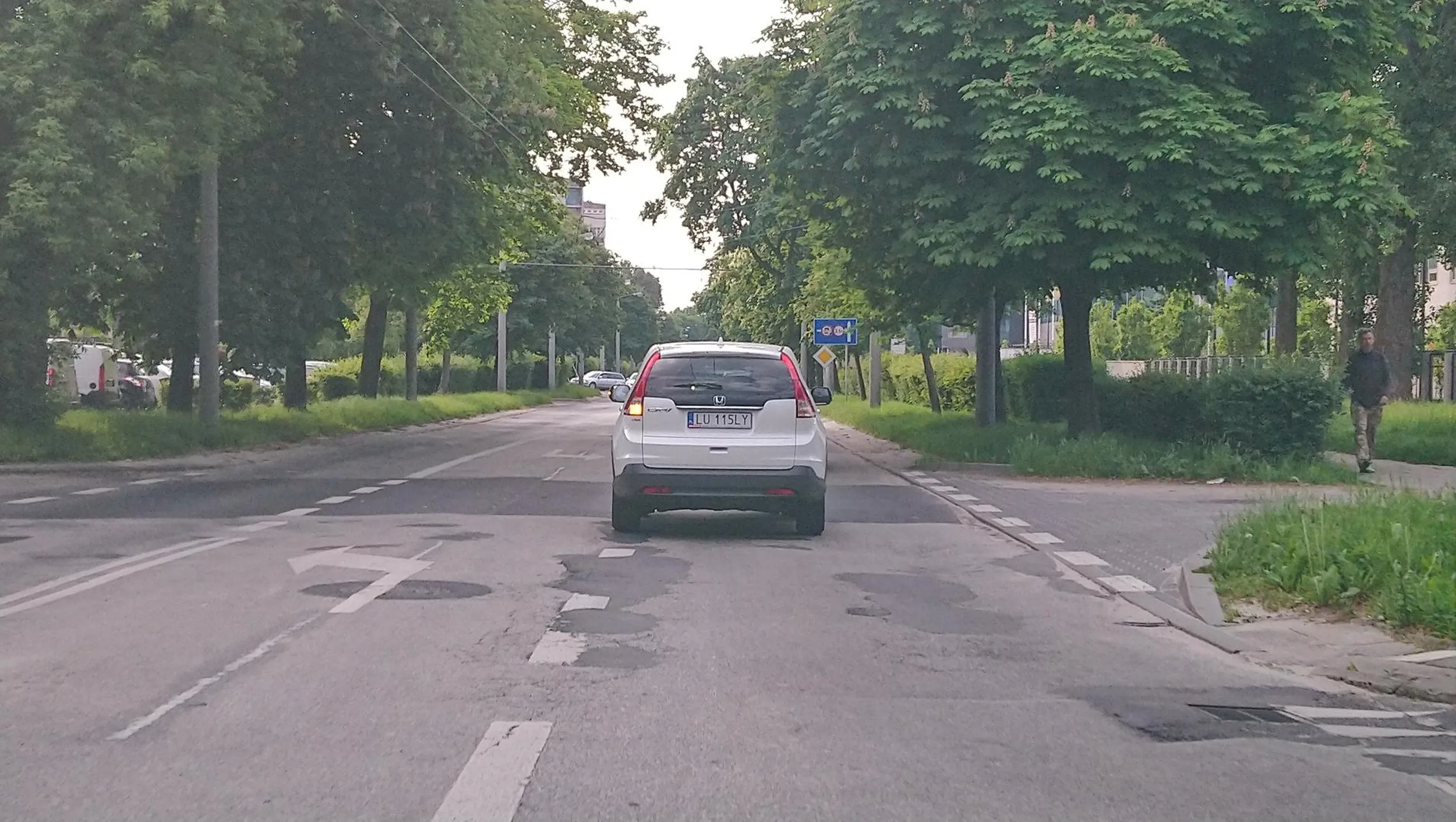 Dziękuję za to że prawie wjechałeś w samochód przed sobą dlatego by mnie nie wpuścić na zwężeniu. Widać kulturę masz opanowaną!!!!