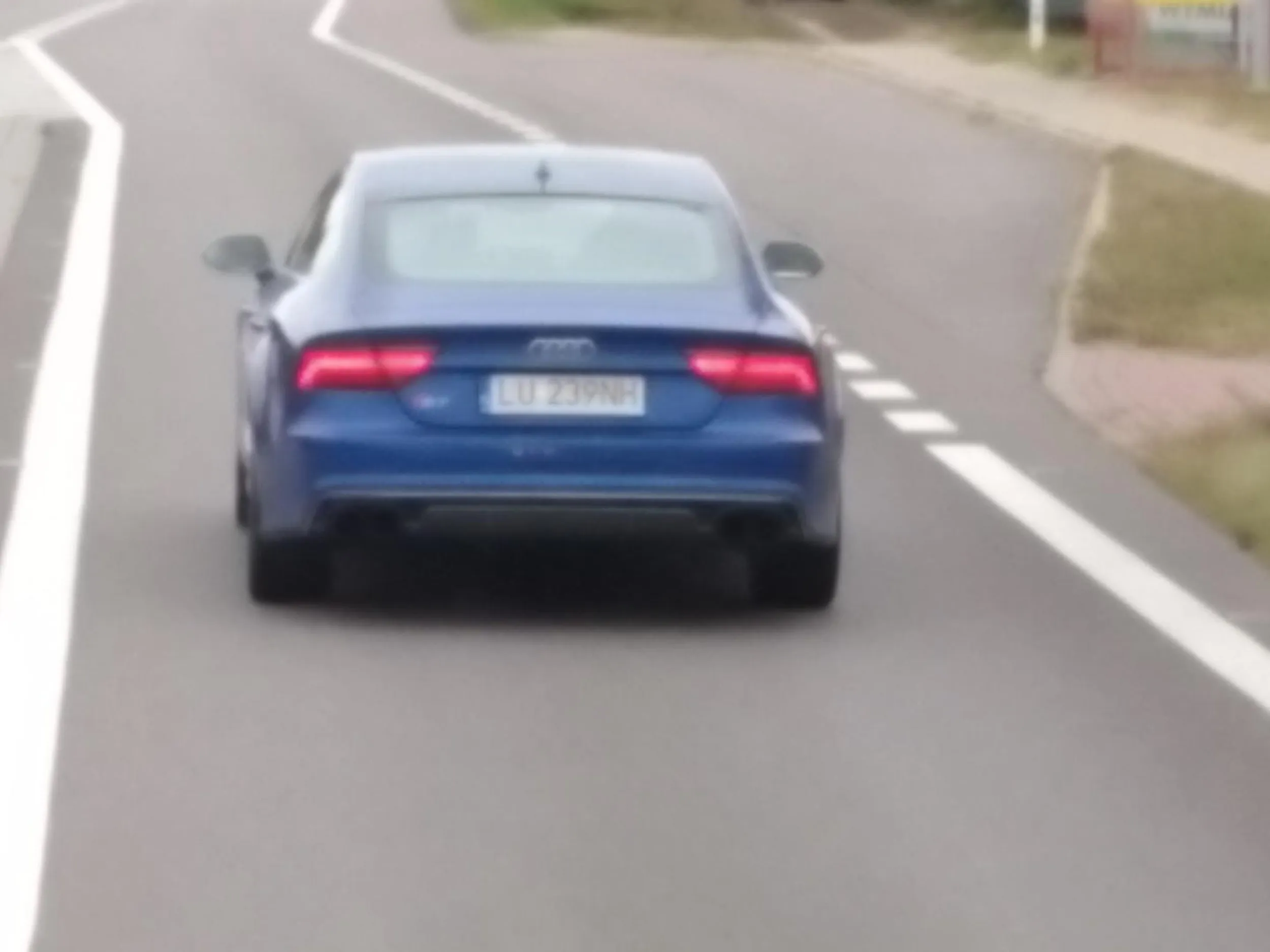 Jedzie na drodze krajowej 50 przy próbie wyprzedzania przyspiesza i uniemożliwia wyprzedzanie