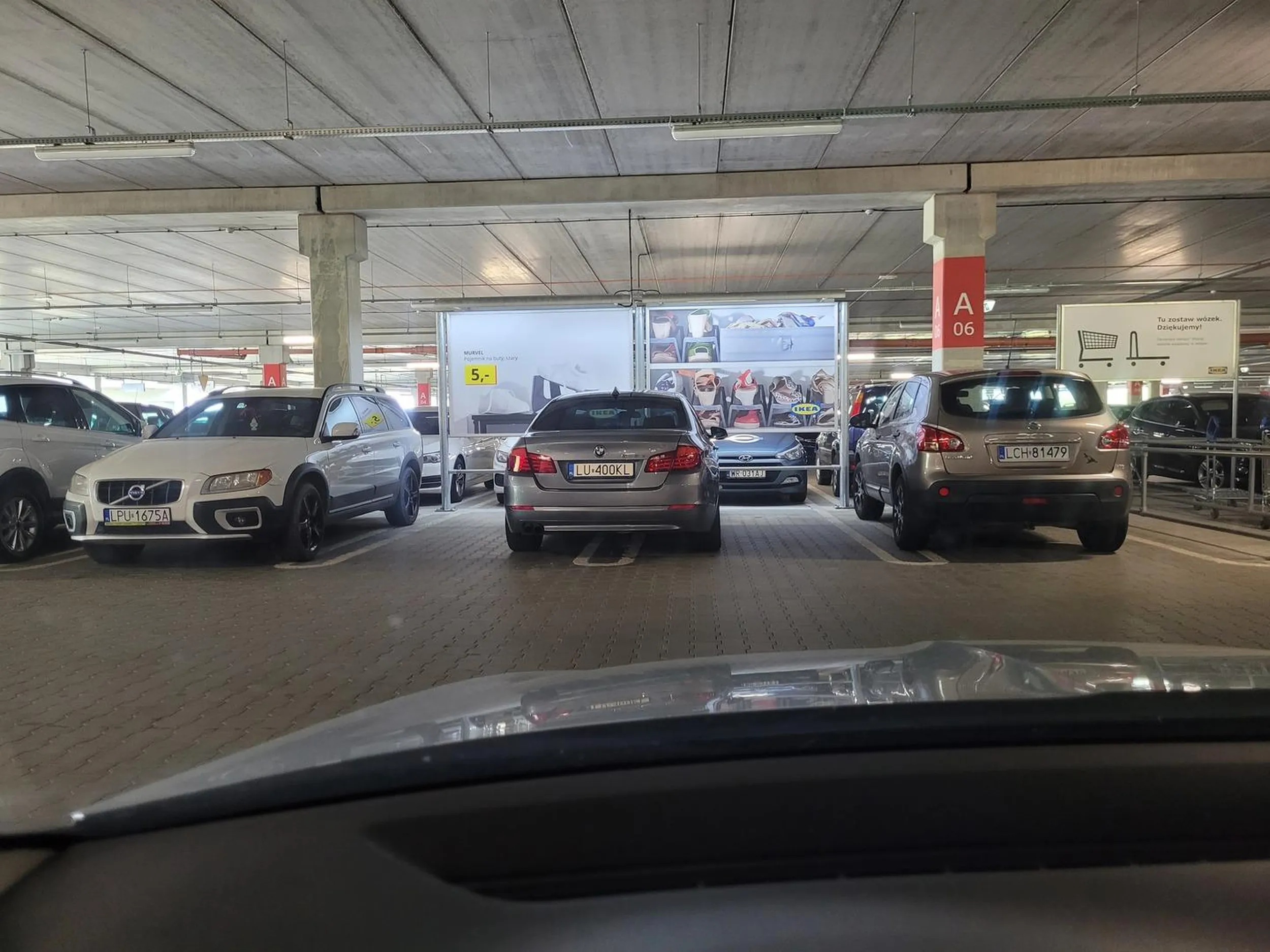 Marka zobowiązuje. Parkowanie na dwóch miejscach.