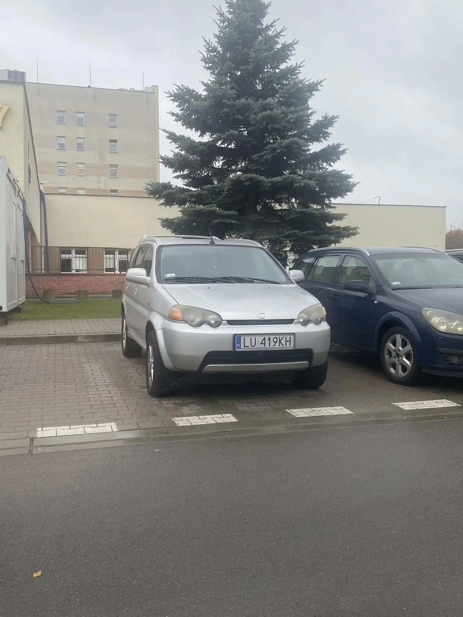 Naucz się równo parkować