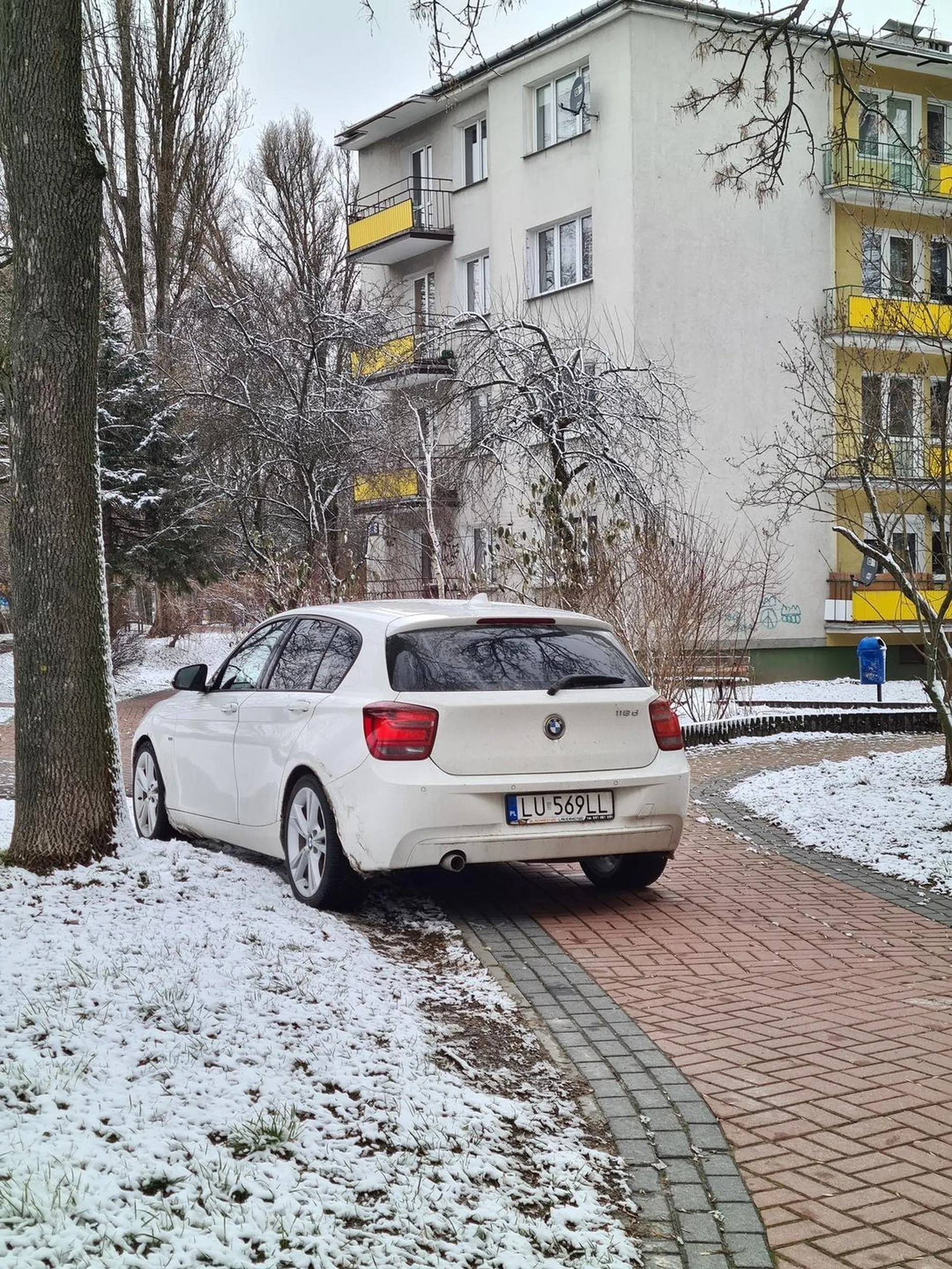 Panie łysy co pan wyrabiasz? Znacie się z Elizą, że te same numery po chodniku wywijacie?