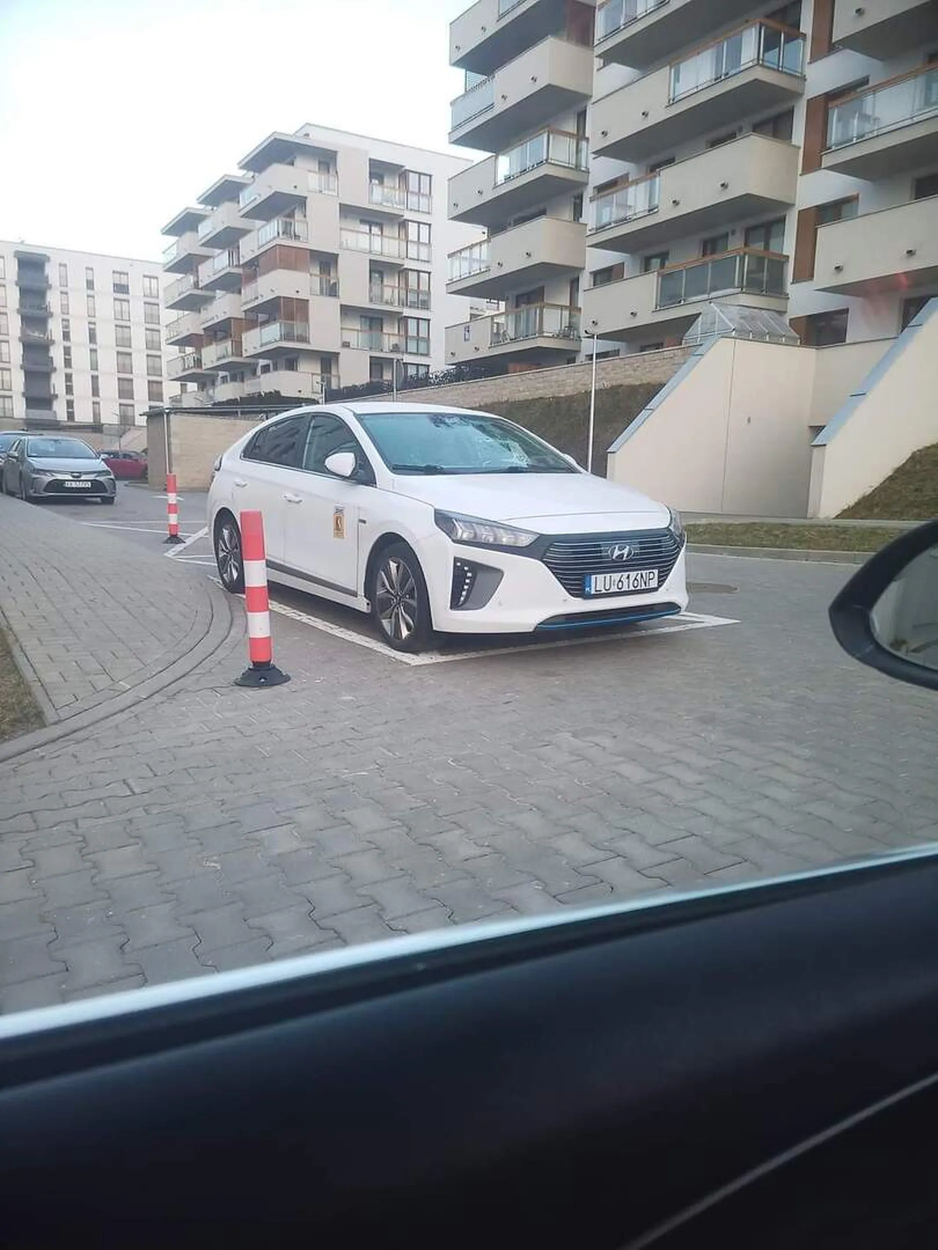 Burackie parkowanie na kopercie przez co śmieciarka nie mogłem przejechać